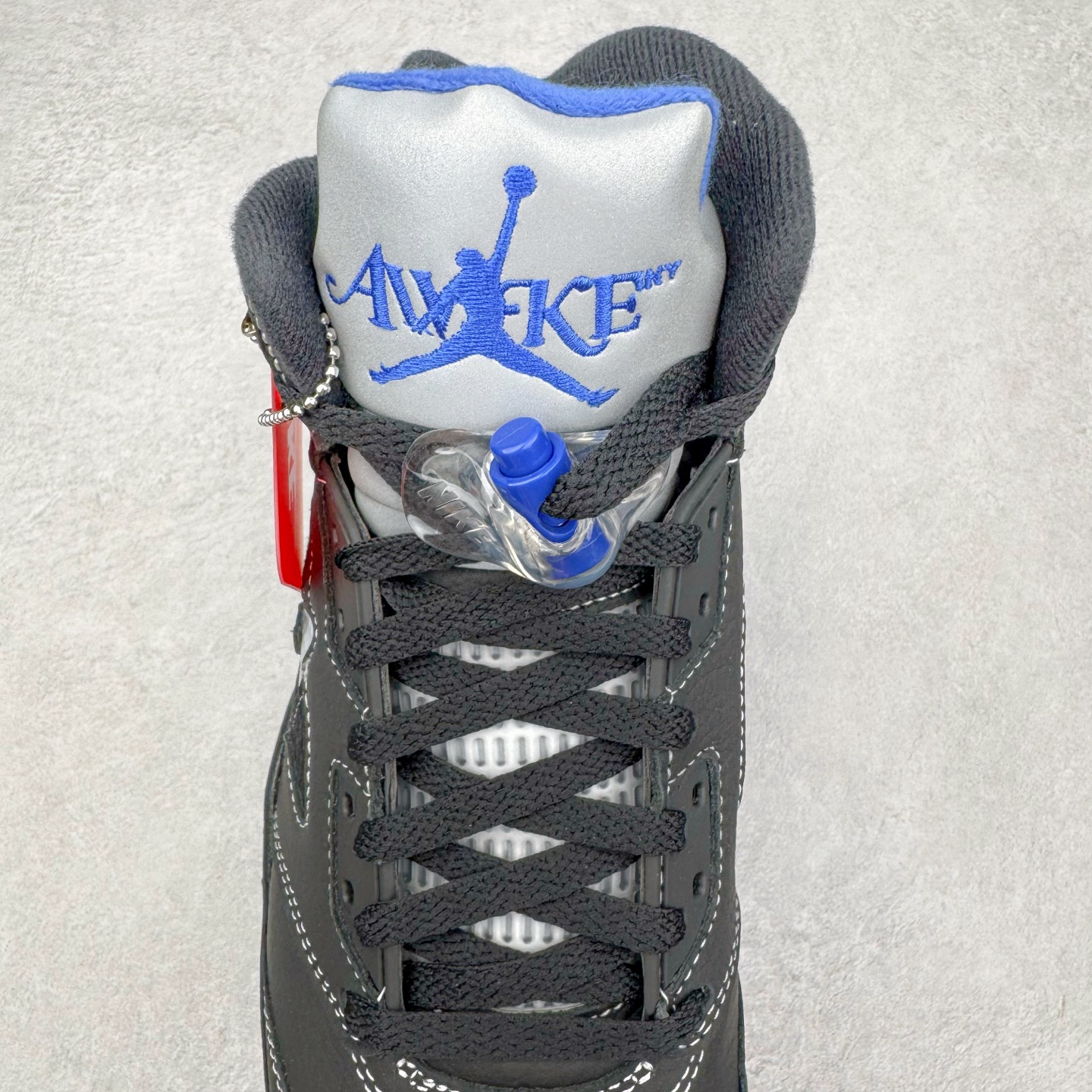 图片[5]-＃PK纯原 Awake NY x Air Jordan AJ5 联名黑蓝 DV4982-004 SZ原厂全套原楦原纸板磨具开发 原厂皮料加持 原厂港宝加持定型后跟R度完美 同源原厂电绣 飞人针数密度立体效果一致 原厂拉帮手法 原厂配置纸衬高频鞋盒 原厂指令配双鞋带 原厂TPU网格鞋带扣 超高鞋面清洁度 最高QC检验标准 控制溢胶瑕疵 到手可放心比对发售原鞋 上脚百分百充正驾驭 尺码：40 40.5 41 42 42.5 43 44 44.5 45 46 47.5-选品中心