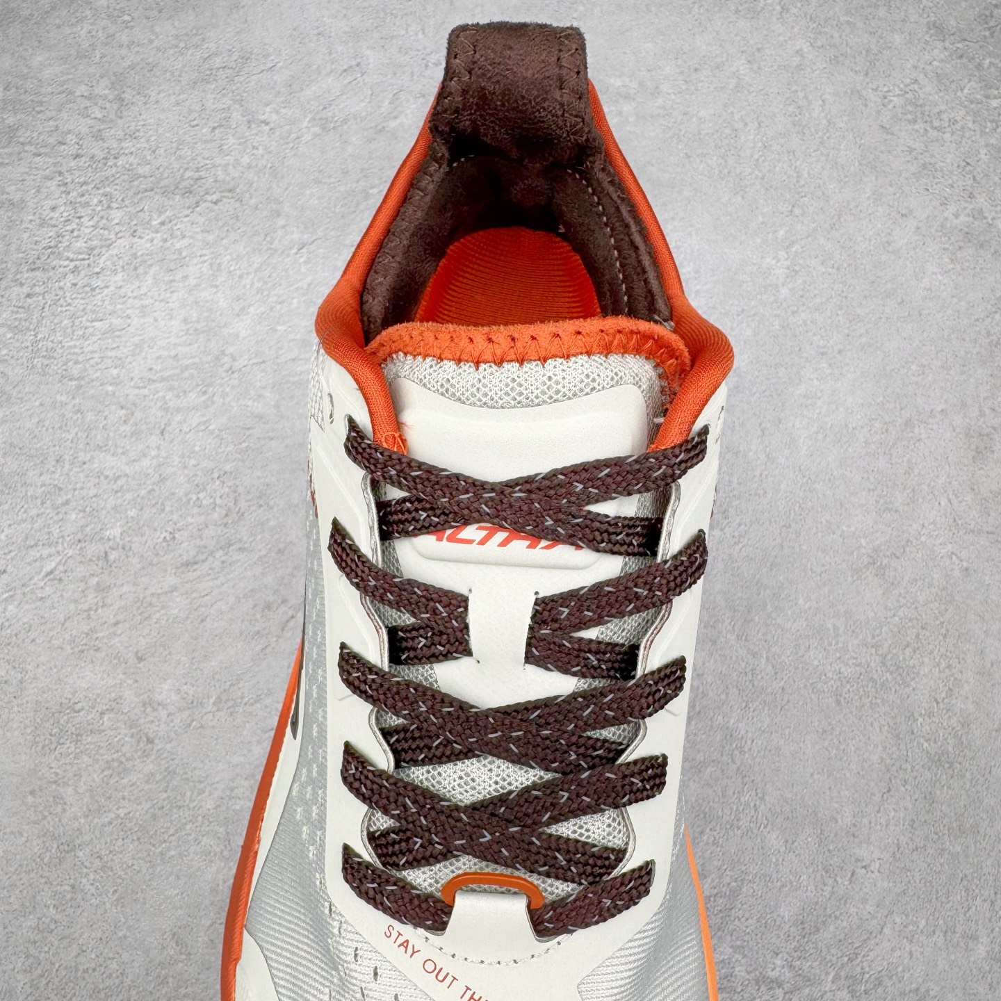 图片[5]-＃纯原 Altra OLYMPUS 6 奥创奥林匹斯六代舒适百搭防滑耐磨低帮户外跑步鞋 2009年，长跑精英运动员Golden Harper在美国犹他州创立了“Altra Footwear”，跑鞋特点是采用舒适的FootShape™M（很适鞋楦）设计和独特的BalancedCushioning™（平衡缓冲）技术，帮助遭受伤病困扰的跑者回归跑步，从而迅速积累起良好的口碑。2011年品牌迅速发展，屡获大奖。2015年开始不仅占据全美跑鞋前十，足迹更是遍布全球。2016年Altra正式进入中国市场，凭借独特的品牌风格以及出色的性能表现，三年来获得越来越多普通跑者的喜爱。销售业绩增长迅速，成为中国越野跑市场占有量前三的跑鞋品牌。实拍调校N版已经零色差零失真 百分百还原实物色彩所见即所得 不存在货不对板色差等低级问题 选购参考实物拍摄 不混卖不参货 只用心做好货严格选品 承诺混一赔十 尺码：39 40 40.5 41 42 42.5 43 44 44.5 45-选品中心