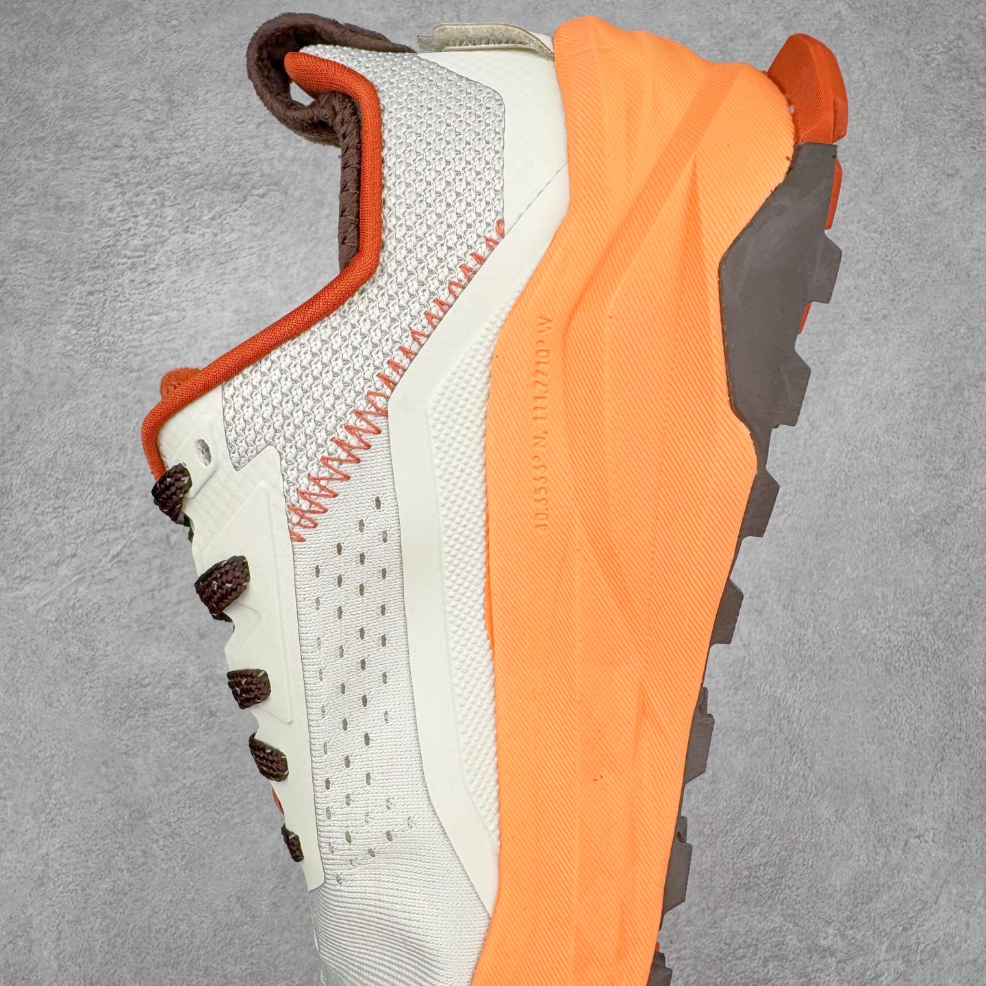 图片[7]-＃纯原 Altra OLYMPUS 6 奥创奥林匹斯六代舒适百搭防滑耐磨低帮户外跑步鞋 2009年，长跑精英运动员Golden Harper在美国犹他州创立了“Altra Footwear”，跑鞋特点是采用舒适的FootShape™M（很适鞋楦）设计和独特的BalancedCushioning™（平衡缓冲）技术，帮助遭受伤病困扰的跑者回归跑步，从而迅速积累起良好的口碑。2011年品牌迅速发展，屡获大奖。2015年开始不仅占据全美跑鞋前十，足迹更是遍布全球。2016年Altra正式进入中国市场，凭借独特的品牌风格以及出色的性能表现，三年来获得越来越多普通跑者的喜爱。销售业绩增长迅速，成为中国越野跑市场占有量前三的跑鞋品牌。实拍调校N版已经零色差零失真 百分百还原实物色彩所见即所得 不存在货不对板色差等低级问题 选购参考实物拍摄 不混卖不参货 只用心做好货严格选品 承诺混一赔十 尺码：39 40 40.5 41 42 42.5 43 44 44.5 45-选品中心