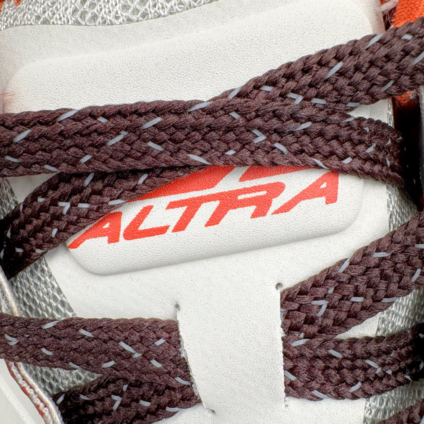 图片[13]-＃纯原 Altra OLYMPUS 6 奥创奥林匹斯六代舒适百搭防滑耐磨低帮户外跑步鞋 2009年，长跑精英运动员Golden Harper在美国犹他州创立了“Altra Footwear”，跑鞋特点是采用舒适的FootShape™M（很适鞋楦）设计和独特的BalancedCushioning™（平衡缓冲）技术，帮助遭受伤病困扰的跑者回归跑步，从而迅速积累起良好的口碑。2011年品牌迅速发展，屡获大奖。2015年开始不仅占据全美跑鞋前十，足迹更是遍布全球。2016年Altra正式进入中国市场，凭借独特的品牌风格以及出色的性能表现，三年来获得越来越多普通跑者的喜爱。销售业绩增长迅速，成为中国越野跑市场占有量前三的跑鞋品牌。实拍调校N版已经零色差零失真 百分百还原实物色彩所见即所得 不存在货不对板色差等低级问题 选购参考实物拍摄 不混卖不参货 只用心做好货严格选品 承诺混一赔十 尺码：39 40 40.5 41 42 42.5 43 44 44.5 45-选品中心