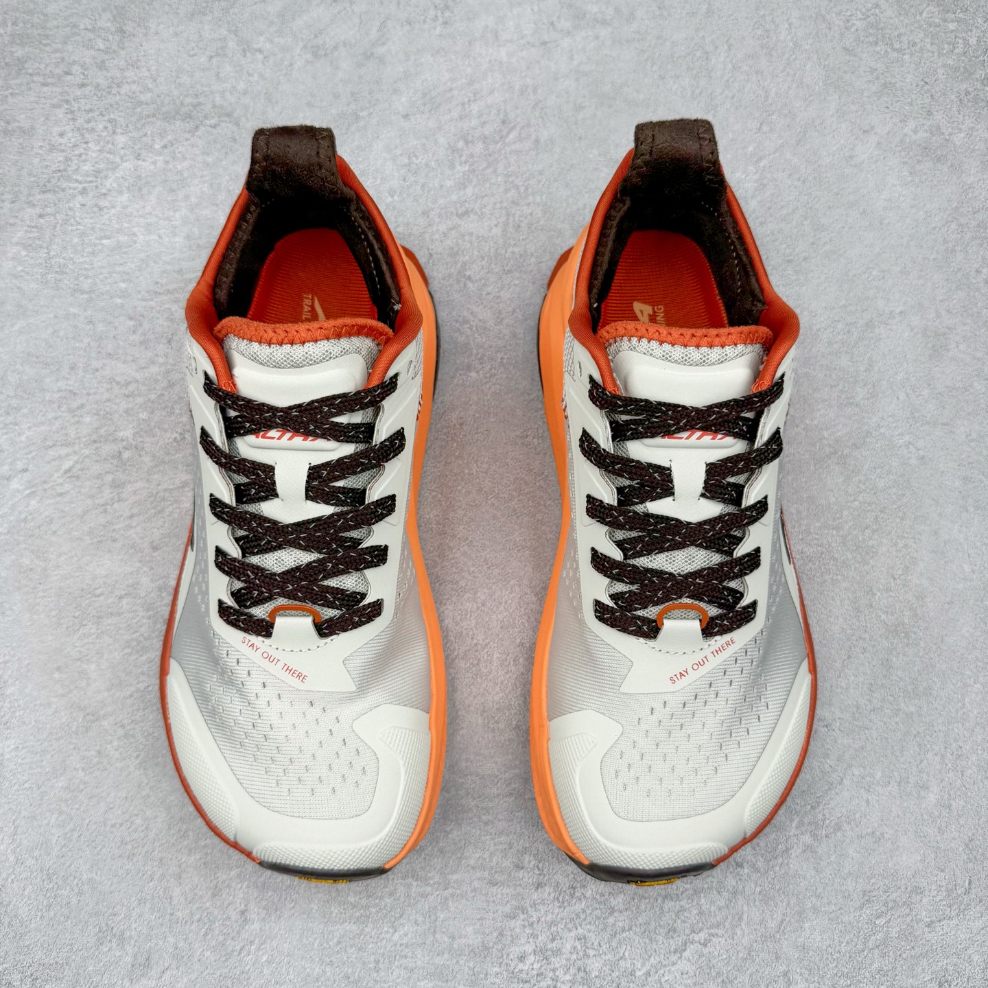 图片[2]-＃纯原 Altra OLYMPUS 6 奥创奥林匹斯六代舒适百搭防滑耐磨低帮户外跑步鞋 2009年，长跑精英运动员Golden Harper在美国犹他州创立了“Altra Footwear”，跑鞋特点是采用舒适的FootShape™M（很适鞋楦）设计和独特的BalancedCushioning™（平衡缓冲）技术，帮助遭受伤病困扰的跑者回归跑步，从而迅速积累起良好的口碑。2011年品牌迅速发展，屡获大奖。2015年开始不仅占据全美跑鞋前十，足迹更是遍布全球。2016年Altra正式进入中国市场，凭借独特的品牌风格以及出色的性能表现，三年来获得越来越多普通跑者的喜爱。销售业绩增长迅速，成为中国越野跑市场占有量前三的跑鞋品牌。实拍调校N版已经零色差零失真 百分百还原实物色彩所见即所得 不存在货不对板色差等低级问题 选购参考实物拍摄 不混卖不参货 只用心做好货严格选品 承诺混一赔十 尺码：39 40 40.5 41 42 42.5 43 44 44.5 45-选品中心