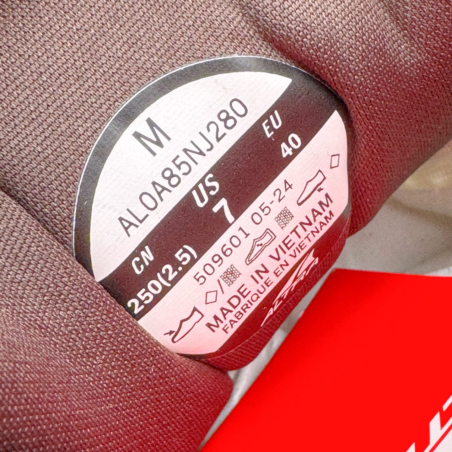 图片[12]-＃纯原 Altra OLYMPUS 6 奥创奥林匹斯六代舒适百搭防滑耐磨低帮户外跑步鞋 2009年，长跑精英运动员Golden Harper在美国犹他州创立了“Altra Footwear”，跑鞋特点是采用舒适的FootShape™M（很适鞋楦）设计和独特的BalancedCushioning™（平衡缓冲）技术，帮助遭受伤病困扰的跑者回归跑步，从而迅速积累起良好的口碑。2011年品牌迅速发展，屡获大奖。2015年开始不仅占据全美跑鞋前十，足迹更是遍布全球。2016年Altra正式进入中国市场，凭借独特的品牌风格以及出色的性能表现，三年来获得越来越多普通跑者的喜爱。销售业绩增长迅速，成为中国越野跑市场占有量前三的跑鞋品牌。实拍调校N版已经零色差零失真 百分百还原实物色彩所见即所得 不存在货不对板色差等低级问题 选购参考实物拍摄 不混卖不参货 只用心做好货严格选品 承诺混一赔十 尺码：39 40 40.5 41 42 42.5 43 44 44.5 45-选品中心