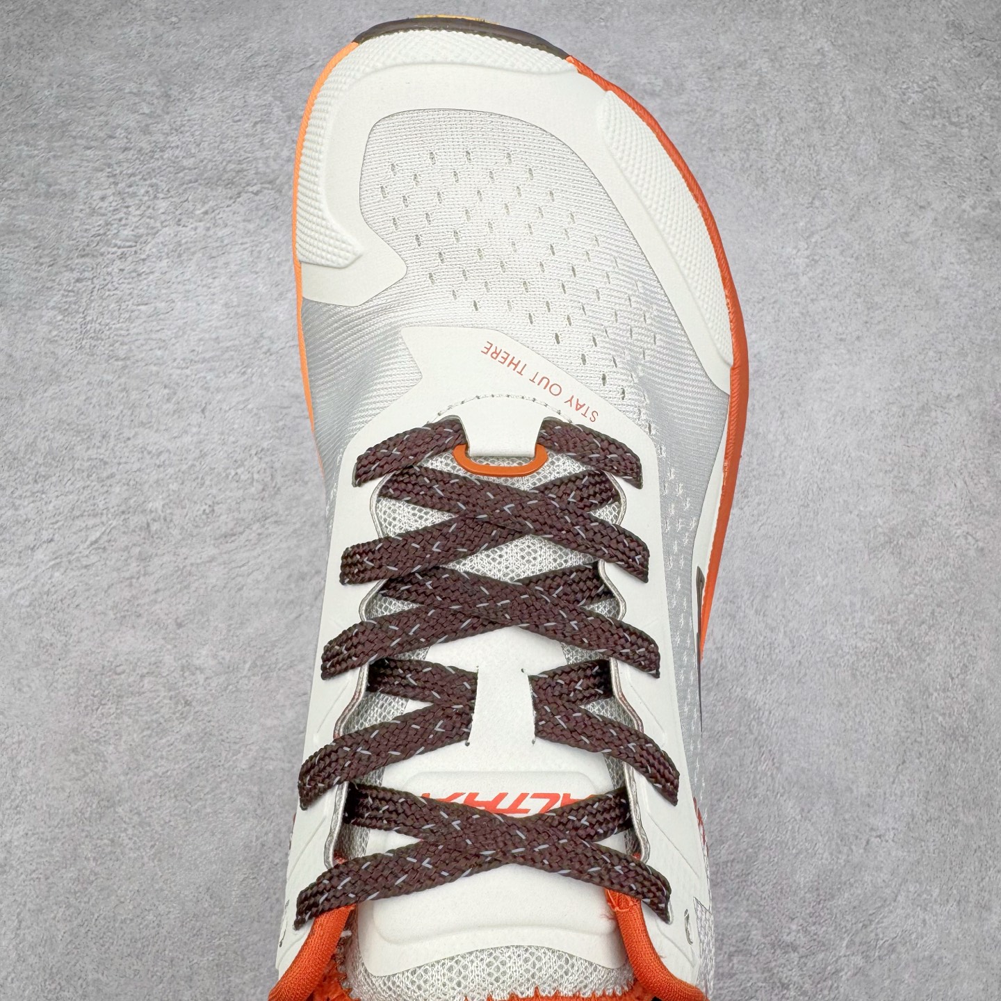 图片[4]-＃纯原 Altra OLYMPUS 6 奥创奥林匹斯六代舒适百搭防滑耐磨低帮户外跑步鞋 2009年，长跑精英运动员Golden Harper在美国犹他州创立了“Altra Footwear”，跑鞋特点是采用舒适的FootShape™M（很适鞋楦）设计和独特的BalancedCushioning™（平衡缓冲）技术，帮助遭受伤病困扰的跑者回归跑步，从而迅速积累起良好的口碑。2011年品牌迅速发展，屡获大奖。2015年开始不仅占据全美跑鞋前十，足迹更是遍布全球。2016年Altra正式进入中国市场，凭借独特的品牌风格以及出色的性能表现，三年来获得越来越多普通跑者的喜爱。销售业绩增长迅速，成为中国越野跑市场占有量前三的跑鞋品牌。实拍调校N版已经零色差零失真 百分百还原实物色彩所见即所得 不存在货不对板色差等低级问题 选购参考实物拍摄 不混卖不参货 只用心做好货严格选品 承诺混一赔十 尺码：39 40 40.5 41 42 42.5 43 44 44.5 45-选品中心