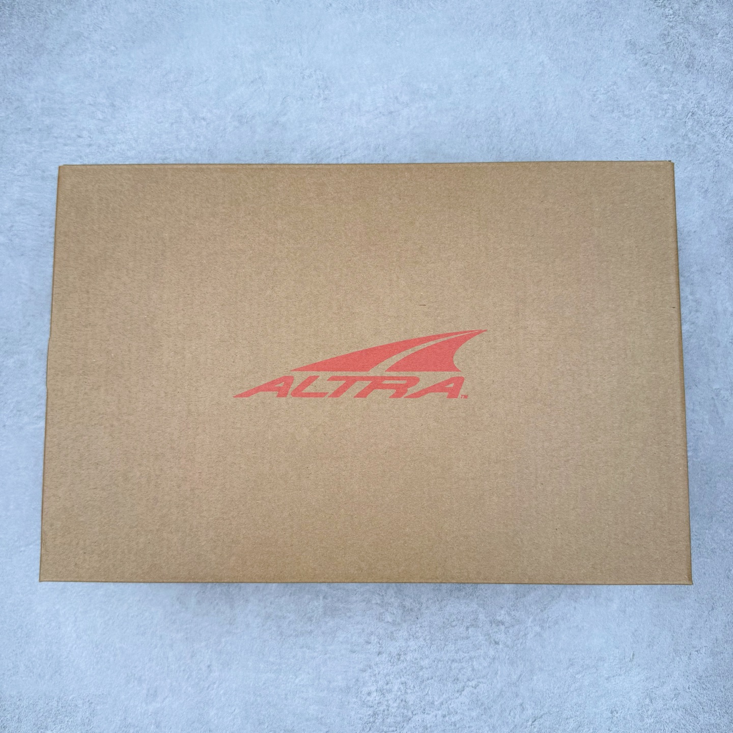 图片[20]-＃纯原 Altra OLYMPUS 6 奥创奥林匹斯六代舒适百搭防滑耐磨低帮户外跑步鞋 2009年，长跑精英运动员Golden Harper在美国犹他州创立了“Altra Footwear”，跑鞋特点是采用舒适的FootShape™M（很适鞋楦）设计和独特的BalancedCushioning™（平衡缓冲）技术，帮助遭受伤病困扰的跑者回归跑步，从而迅速积累起良好的口碑。2011年品牌迅速发展，屡获大奖。2015年开始不仅占据全美跑鞋前十，足迹更是遍布全球。2016年Altra正式进入中国市场，凭借独特的品牌风格以及出色的性能表现，三年来获得越来越多普通跑者的喜爱。销售业绩增长迅速，成为中国越野跑市场占有量前三的跑鞋品牌。实拍调校N版已经零色差零失真 百分百还原实物色彩所见即所得 不存在货不对板色差等低级问题 选购参考实物拍摄 不混卖不参货 只用心做好货严格选品 承诺混一赔十 尺码：39 40 40.5 41 42 42.5 43 44 44.5 45-选品中心