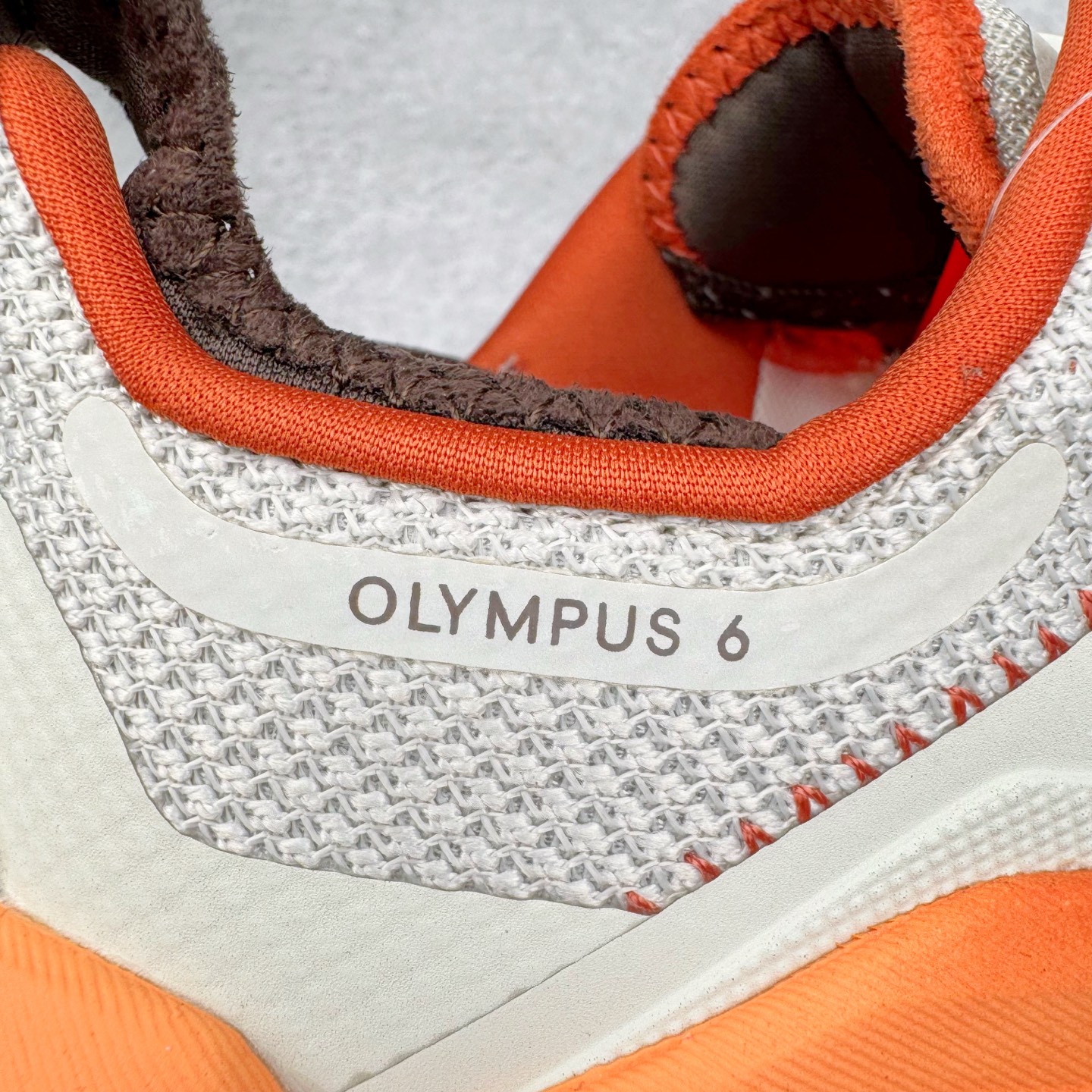 图片[15]-＃纯原 Altra OLYMPUS 6 奥创奥林匹斯六代舒适百搭防滑耐磨低帮户外跑步鞋 2009年，长跑精英运动员Golden Harper在美国犹他州创立了“Altra Footwear”，跑鞋特点是采用舒适的FootShape™M（很适鞋楦）设计和独特的BalancedCushioning™（平衡缓冲）技术，帮助遭受伤病困扰的跑者回归跑步，从而迅速积累起良好的口碑。2011年品牌迅速发展，屡获大奖。2015年开始不仅占据全美跑鞋前十，足迹更是遍布全球。2016年Altra正式进入中国市场，凭借独特的品牌风格以及出色的性能表现，三年来获得越来越多普通跑者的喜爱。销售业绩增长迅速，成为中国越野跑市场占有量前三的跑鞋品牌。实拍调校N版已经零色差零失真 百分百还原实物色彩所见即所得 不存在货不对板色差等低级问题 选购参考实物拍摄 不混卖不参货 只用心做好货严格选品 承诺混一赔十 尺码：39 40 40.5 41 42 42.5 43 44 44.5 45-选品中心