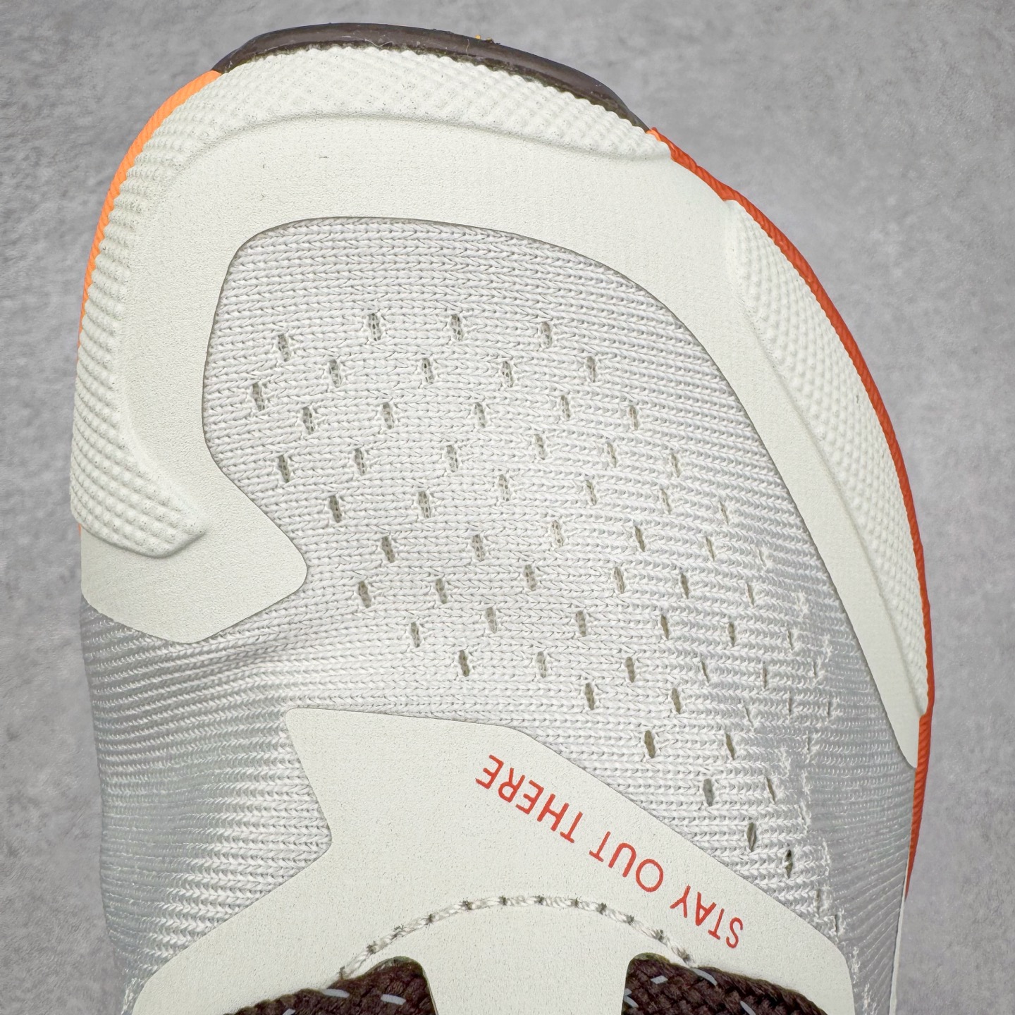 图片[14]-＃纯原 Altra OLYMPUS 6 奥创奥林匹斯六代舒适百搭防滑耐磨低帮户外跑步鞋 2009年，长跑精英运动员Golden Harper在美国犹他州创立了“Altra Footwear”，跑鞋特点是采用舒适的FootShape™M（很适鞋楦）设计和独特的BalancedCushioning™（平衡缓冲）技术，帮助遭受伤病困扰的跑者回归跑步，从而迅速积累起良好的口碑。2011年品牌迅速发展，屡获大奖。2015年开始不仅占据全美跑鞋前十，足迹更是遍布全球。2016年Altra正式进入中国市场，凭借独特的品牌风格以及出色的性能表现，三年来获得越来越多普通跑者的喜爱。销售业绩增长迅速，成为中国越野跑市场占有量前三的跑鞋品牌。实拍调校N版已经零色差零失真 百分百还原实物色彩所见即所得 不存在货不对板色差等低级问题 选购参考实物拍摄 不混卖不参货 只用心做好货严格选品 承诺混一赔十 尺码：39 40 40.5 41 42 42.5 43 44 44.5 45-选品中心