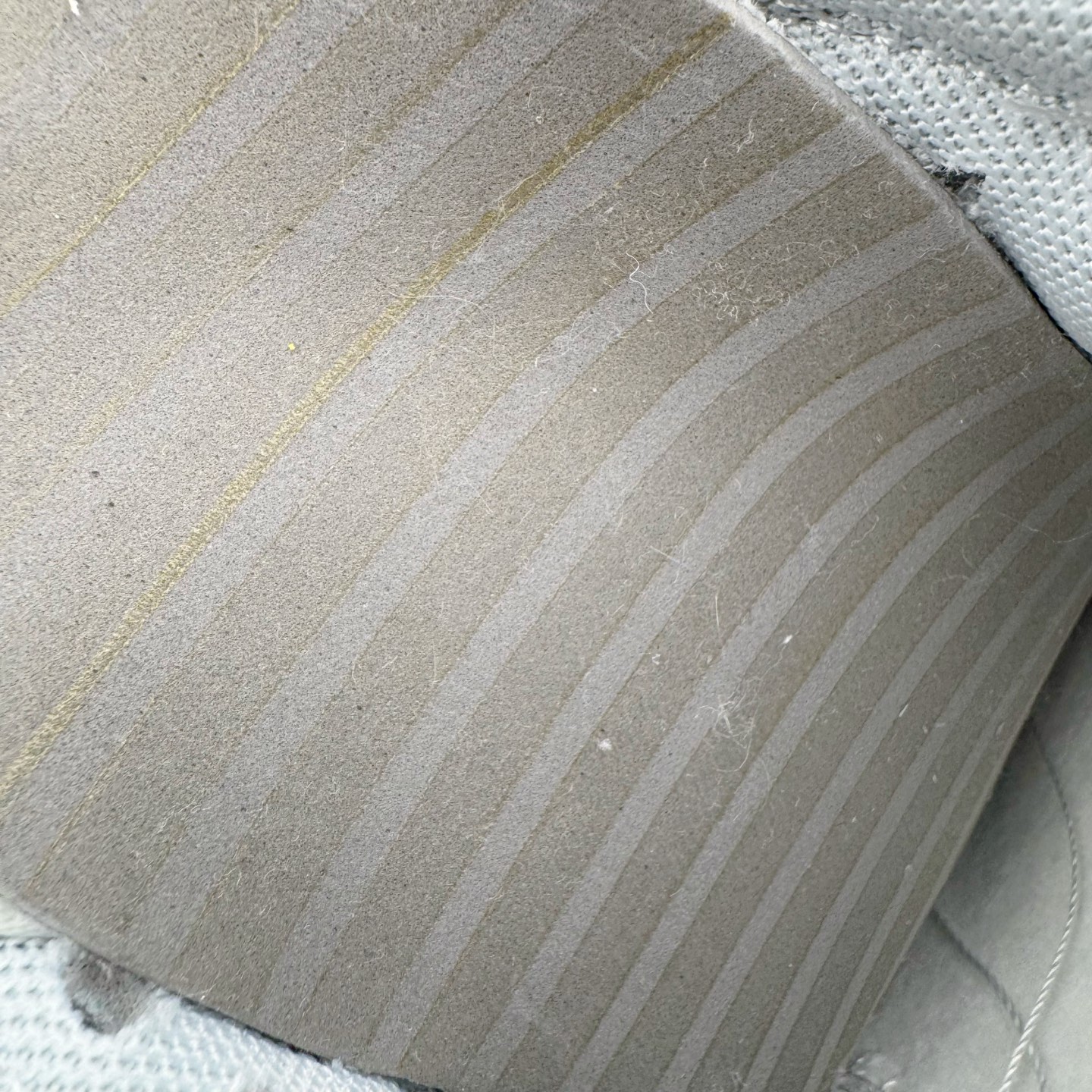 图片[10]-＃YC纯原 NK Dunk Low 破晓初蓝 WB0508-047 当杏仁白裹住天光初绽的蓝，演绎晨曦初绽的优雅步履。鞋侧一抹冰蓝调如破晓时第一道光穿透雾霭，冷色调与暖白基底碰撞出清新与柔和的奇妙平衡。解构式鞋带，赋予经典鞋型当代松弛美学的呼吸感。真正高级的设计无需喧哗，它以沉默的材质、克制的色彩和精准的比例，让一双鞋成为可穿戴的艺术品。定制系列天花板 无原鞋不开发 全系列得物原鞋一比一校对开发 配色持续更新中 终端对接 优势输出 全套原厂楦头原纸板数据档案倾力打造 原汁原味莞产 极致还原 圈内最强针车工艺 高端零售指定版 广东原厂配套原盒原标 鞋盒分三个尺码段 原厂冲刀 超高清洁度 全鞋零毛边皮料切割 采用原厂百宏鞋带以及原厂百宏织唛舌标 内标可供原厂几率过验 进口原装条纹中底布 四线拉帮白色点胶 原厂拉帮手法遵循公司 原厂电绣 极致还原 尺码：36 36.5 37.5 38 38.5 39 40 40.5 41 42 42.5 43 44 44.5 45 46-选品中心