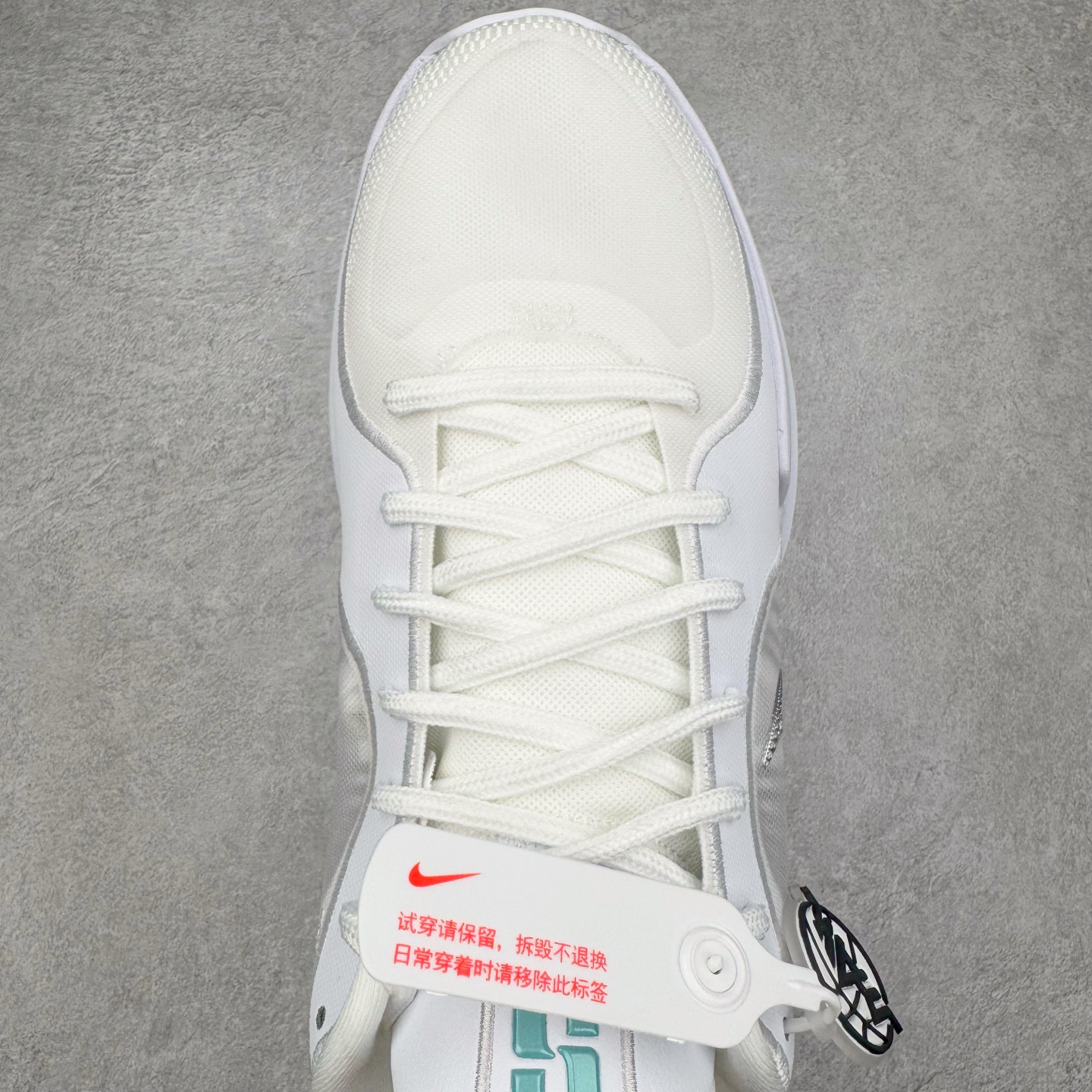 图片[4]-＃Max/灭世 NK Sabrina 2 萨布丽娜二代签名减震防滑低帮篮球鞋 白银 FZ1517-101 革新登场🌪🔝颠覆革新出货‼️缓震配置独家革新！实战属性直接拉满👊🏻实战天花板上限再度提升！实战亲测-性能体验吊打国产同价位鞋款 ⚫️前掌扇形zoom➕增配中足抗扭片➕增配后掌马蹄ZOOM气垫（正品仅配置前掌扇形zoom） 完美解决 正品抗扭不足问题 ⚫️采用科比5代鞋楦以及龙骨数据打造！前后落差仅6mm！小科5实至名归！ ⚫️鞋身➕鞋头增配高频补强层，提升鞋头以及脚踝支撑性 ⚫️鞋垫采用高弹缓震垫材质-磨合一场直接贴合脚型☑️ ⚫️外底加厚2mm，升级止滑配方，磨合一次，抓地原地起飞 后卫旗舰有且只在灭世纯原（支持市场任意货品正面PK） 真材实料，肉眼可见！革新升级绝非空穴来风！灭世纯原内外兼修，用态度诠释最强实战货品👊🏻 尺码：39-46（尺码建议：标准亚洲楦 无需大半码）-选品中心