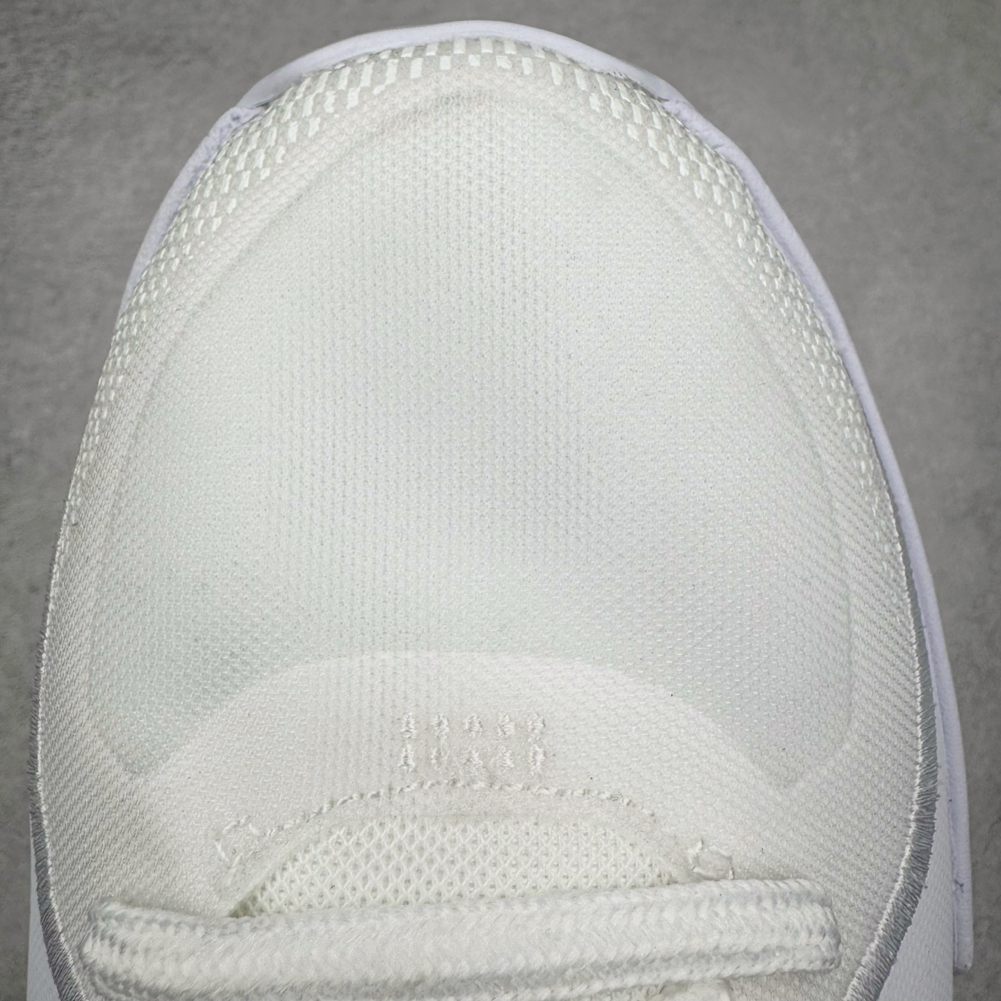 图片[17]-＃Max/灭世 NK Sabrina 2 萨布丽娜二代签名减震防滑低帮篮球鞋 白银 FZ1517-101 革新登场🌪🔝颠覆革新出货‼️缓震配置独家革新！实战属性直接拉满👊🏻实战天花板上限再度提升！实战亲测-性能体验吊打国产同价位鞋款 ⚫️前掌扇形zoom➕增配中足抗扭片➕增配后掌马蹄ZOOM气垫（正品仅配置前掌扇形zoom） 完美解决 正品抗扭不足问题 ⚫️采用科比5代鞋楦以及龙骨数据打造！前后落差仅6mm！小科5实至名归！ ⚫️鞋身➕鞋头增配高频补强层，提升鞋头以及脚踝支撑性 ⚫️鞋垫采用高弹缓震垫材质-磨合一场直接贴合脚型☑️ ⚫️外底加厚2mm，升级止滑配方，磨合一次，抓地原地起飞 后卫旗舰有且只在灭世纯原（支持市场任意货品正面PK） 真材实料，肉眼可见！革新升级绝非空穴来风！灭世纯原内外兼修，用态度诠释最强实战货品👊🏻 尺码：39-46（尺码建议：标准亚洲楦 无需大半码）-选品中心