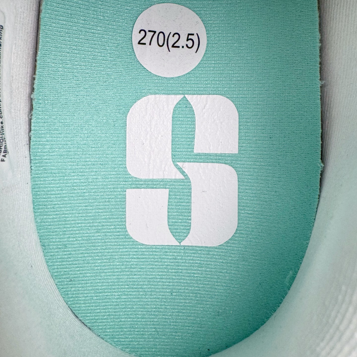 图片[12]-＃Max/灭世 NK Sabrina 2 萨布丽娜二代签名减震防滑低帮篮球鞋 白银 FZ1517-101 革新登场🌪🔝颠覆革新出货‼️缓震配置独家革新！实战属性直接拉满👊🏻实战天花板上限再度提升！实战亲测-性能体验吊打国产同价位鞋款 ⚫️前掌扇形zoom➕增配中足抗扭片➕增配后掌马蹄ZOOM气垫（正品仅配置前掌扇形zoom） 完美解决 正品抗扭不足问题 ⚫️采用科比5代鞋楦以及龙骨数据打造！前后落差仅6mm！小科5实至名归！ ⚫️鞋身➕鞋头增配高频补强层，提升鞋头以及脚踝支撑性 ⚫️鞋垫采用高弹缓震垫材质-磨合一场直接贴合脚型☑️ ⚫️外底加厚2mm，升级止滑配方，磨合一次，抓地原地起飞 后卫旗舰有且只在灭世纯原（支持市场任意货品正面PK） 真材实料，肉眼可见！革新升级绝非空穴来风！灭世纯原内外兼修，用态度诠释最强实战货品👊🏻 尺码：39-46（尺码建议：标准亚洲楦 无需大半码）-选品中心