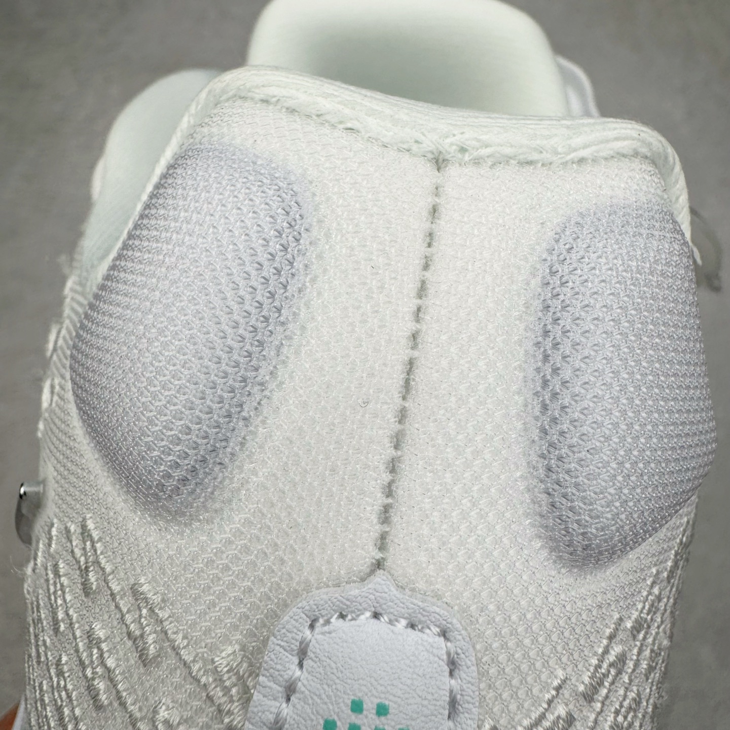 图片[18]-＃Max/灭世 NK Sabrina 2 萨布丽娜二代签名减震防滑低帮篮球鞋 白银 FZ1517-101 革新登场🌪🔝颠覆革新出货‼️缓震配置独家革新！实战属性直接拉满👊🏻实战天花板上限再度提升！实战亲测-性能体验吊打国产同价位鞋款 ⚫️前掌扇形zoom➕增配中足抗扭片➕增配后掌马蹄ZOOM气垫（正品仅配置前掌扇形zoom） 完美解决 正品抗扭不足问题 ⚫️采用科比5代鞋楦以及龙骨数据打造！前后落差仅6mm！小科5实至名归！ ⚫️鞋身➕鞋头增配高频补强层，提升鞋头以及脚踝支撑性 ⚫️鞋垫采用高弹缓震垫材质-磨合一场直接贴合脚型☑️ ⚫️外底加厚2mm，升级止滑配方，磨合一次，抓地原地起飞 后卫旗舰有且只在灭世纯原（支持市场任意货品正面PK） 真材实料，肉眼可见！革新升级绝非空穴来风！灭世纯原内外兼修，用态度诠释最强实战货品👊🏻 尺码：39-46（尺码建议：标准亚洲楦 无需大半码）-选品中心