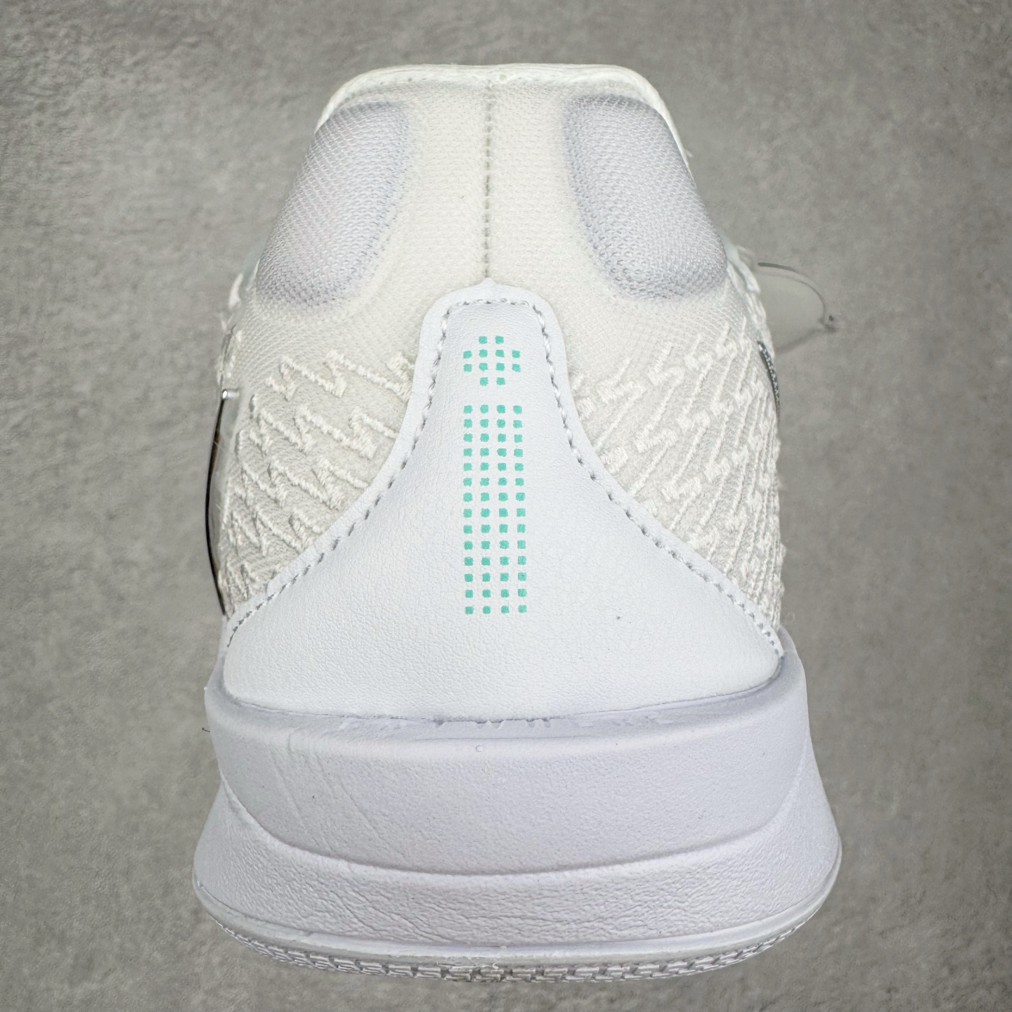 图片[8]-＃Max/灭世 NK Sabrina 2 萨布丽娜二代签名减震防滑低帮篮球鞋 白银 FZ1517-101 革新登场🌪🔝颠覆革新出货‼️缓震配置独家革新！实战属性直接拉满👊🏻实战天花板上限再度提升！实战亲测-性能体验吊打国产同价位鞋款 ⚫️前掌扇形zoom➕增配中足抗扭片➕增配后掌马蹄ZOOM气垫（正品仅配置前掌扇形zoom） 完美解决 正品抗扭不足问题 ⚫️采用科比5代鞋楦以及龙骨数据打造！前后落差仅6mm！小科5实至名归！ ⚫️鞋身➕鞋头增配高频补强层，提升鞋头以及脚踝支撑性 ⚫️鞋垫采用高弹缓震垫材质-磨合一场直接贴合脚型☑️ ⚫️外底加厚2mm，升级止滑配方，磨合一次，抓地原地起飞 后卫旗舰有且只在灭世纯原（支持市场任意货品正面PK） 真材实料，肉眼可见！革新升级绝非空穴来风！灭世纯原内外兼修，用态度诠释最强实战货品👊🏻 尺码：39-46（尺码建议：标准亚洲楦 无需大半码）-选品中心