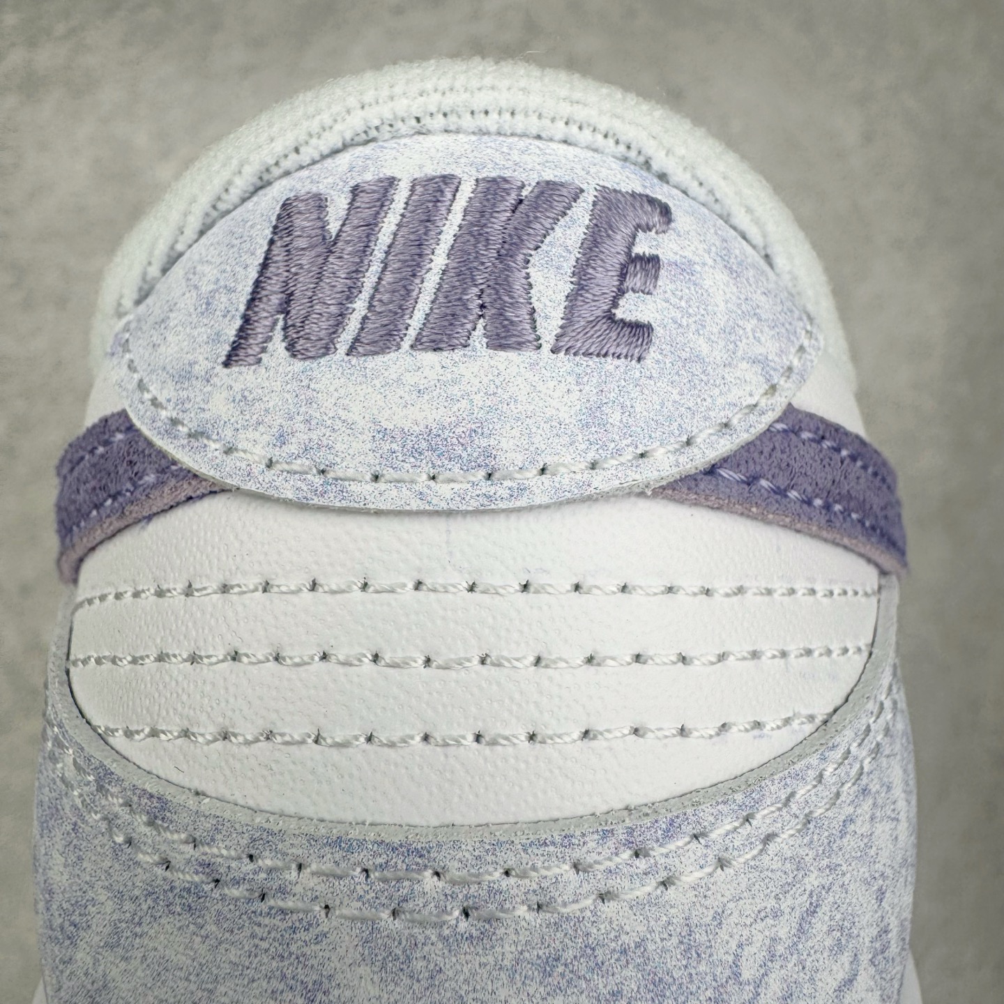 图片[10]-＃YC纯原 NK Dunk Low Purple Pulse 紫色扎染 DM9467-500 实力大厂出品 新配色陆续开发 利润个位数只为口碑 全套原纸板楦头开发 确保原汁原味 完美呈现DUNK版型 一比一鞋头弧度高度鞋身弧度 此版本只针对中端市场 皮料材质有所更替 其他数据细节工艺流程均保持一致 绝不口嗨 细节品控鞋型随意对比 独家私模官方第六代原厂航空铝磨具打磨大底 鞋头坡度极致还原 无解鞋型 原盒原配 圈内天花板工艺 原厂玻璃冲刀 超高清洁度 全鞋零毛边皮料切割 原厂中底布点胶 中底布拉帮走线遵循公司 尺码：36 36.5 37.5 38 38.5 39 40 40.5 41 42 42.5 43 44 44.5 45 46-选品中心