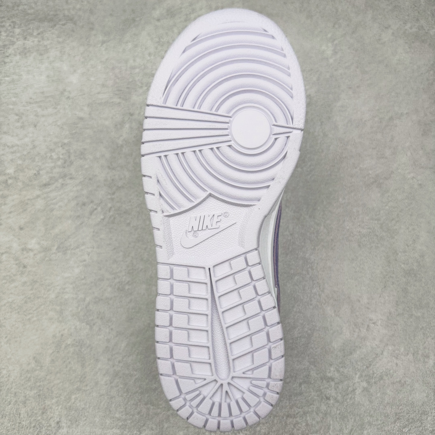 图片[9]-＃YC纯原 NK Dunk Low Purple Pulse 紫色扎染 DM9467-500 实力大厂出品 新配色陆续开发 利润个位数只为口碑 全套原纸板楦头开发 确保原汁原味 完美呈现DUNK版型 一比一鞋头弧度高度鞋身弧度 此版本只针对中端市场 皮料材质有所更替 其他数据细节工艺流程均保持一致 绝不口嗨 细节品控鞋型随意对比 独家私模官方第六代原厂航空铝磨具打磨大底 鞋头坡度极致还原 无解鞋型 原盒原配 圈内天花板工艺 原厂玻璃冲刀 超高清洁度 全鞋零毛边皮料切割 原厂中底布点胶 中底布拉帮走线遵循公司 尺码：36 36.5 37.5 38 38.5 39 40 40.5 41 42 42.5 43 44 44.5 45 46-选品中心