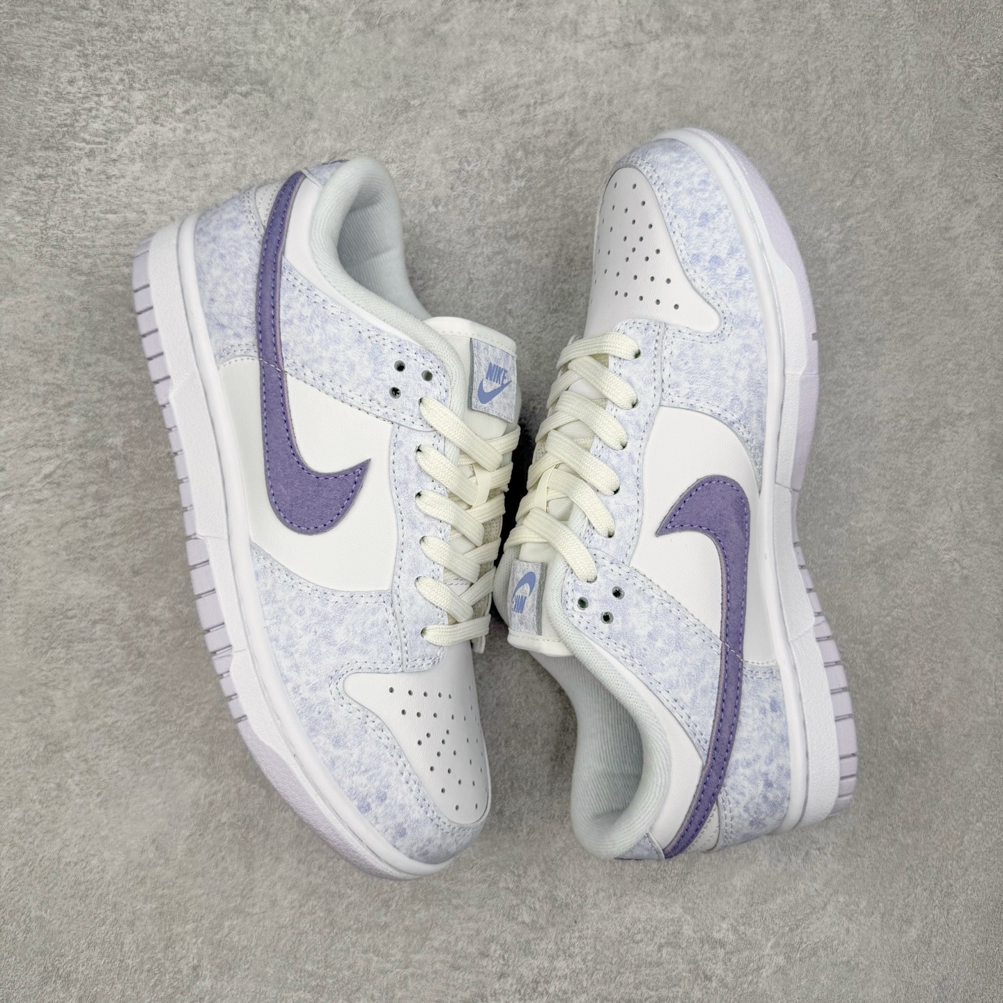 图片[3]-＃YC纯原 NK Dunk Low Purple Pulse 紫色扎染 DM9467-500 实力大厂出品 新配色陆续开发 利润个位数只为口碑 全套原纸板楦头开发 确保原汁原味 完美呈现DUNK版型 一比一鞋头弧度高度鞋身弧度 此版本只针对中端市场 皮料材质有所更替 其他数据细节工艺流程均保持一致 绝不口嗨 细节品控鞋型随意对比 独家私模官方第六代原厂航空铝磨具打磨大底 鞋头坡度极致还原 无解鞋型 原盒原配 圈内天花板工艺 原厂玻璃冲刀 超高清洁度 全鞋零毛边皮料切割 原厂中底布点胶 中底布拉帮走线遵循公司 尺码：36 36.5 37.5 38 38.5 39 40 40.5 41 42 42.5 43 44 44.5 45 46-选品中心