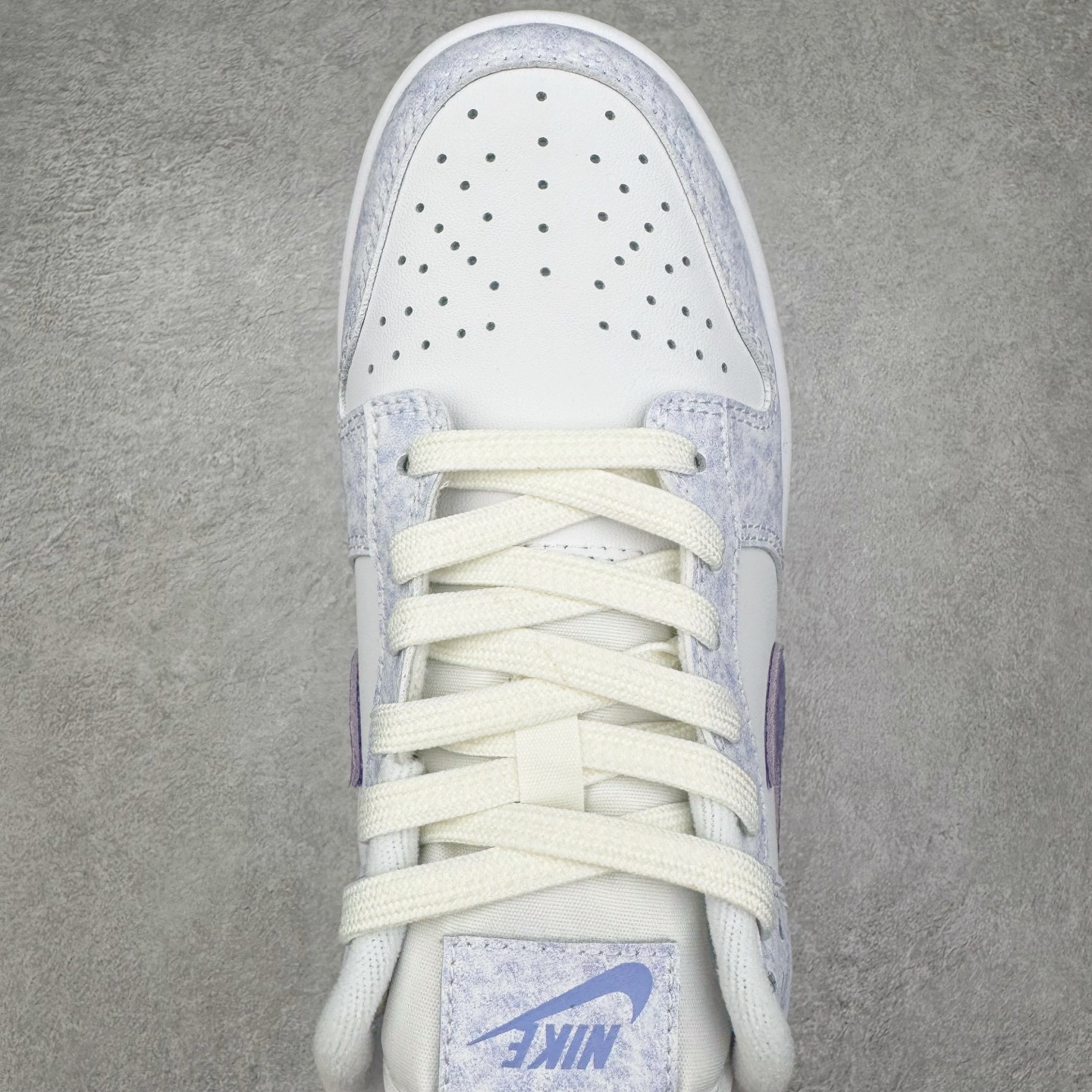 图片[4]-＃YC纯原 NK Dunk Low Purple Pulse 紫色扎染 DM9467-500 实力大厂出品 新配色陆续开发 利润个位数只为口碑 全套原纸板楦头开发 确保原汁原味 完美呈现DUNK版型 一比一鞋头弧度高度鞋身弧度 此版本只针对中端市场 皮料材质有所更替 其他数据细节工艺流程均保持一致 绝不口嗨 细节品控鞋型随意对比 独家私模官方第六代原厂航空铝磨具打磨大底 鞋头坡度极致还原 无解鞋型 原盒原配 圈内天花板工艺 原厂玻璃冲刀 超高清洁度 全鞋零毛边皮料切割 原厂中底布点胶 中底布拉帮走线遵循公司 尺码：36 36.5 37.5 38 38.5 39 40 40.5 41 42 42.5 43 44 44.5 45 46-选品中心