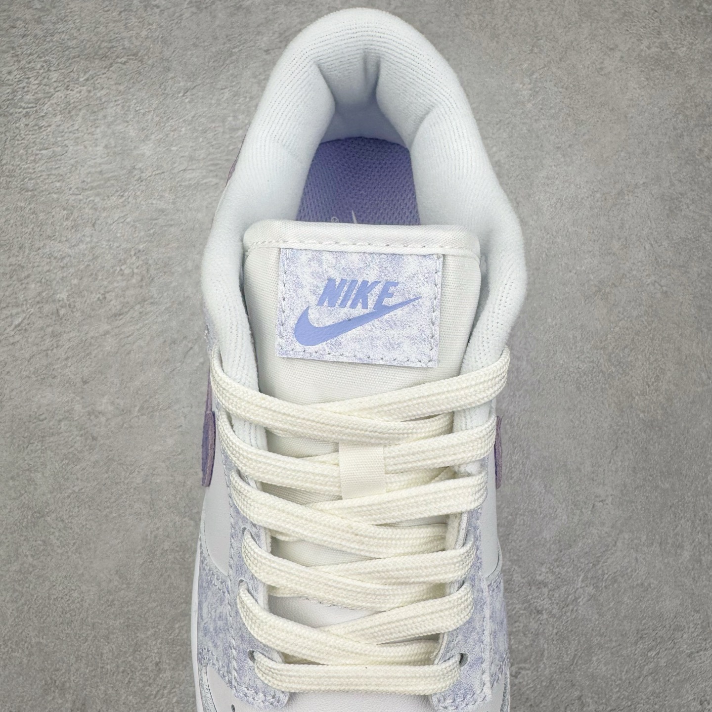 图片[5]-＃YC纯原 NK Dunk Low Purple Pulse 紫色扎染 DM9467-500 实力大厂出品 新配色陆续开发 利润个位数只为口碑 全套原纸板楦头开发 确保原汁原味 完美呈现DUNK版型 一比一鞋头弧度高度鞋身弧度 此版本只针对中端市场 皮料材质有所更替 其他数据细节工艺流程均保持一致 绝不口嗨 细节品控鞋型随意对比 独家私模官方第六代原厂航空铝磨具打磨大底 鞋头坡度极致还原 无解鞋型 原盒原配 圈内天花板工艺 原厂玻璃冲刀 超高清洁度 全鞋零毛边皮料切割 原厂中底布点胶 中底布拉帮走线遵循公司 尺码：36 36.5 37.5 38 38.5 39 40 40.5 41 42 42.5 43 44 44.5 45 46-选品中心