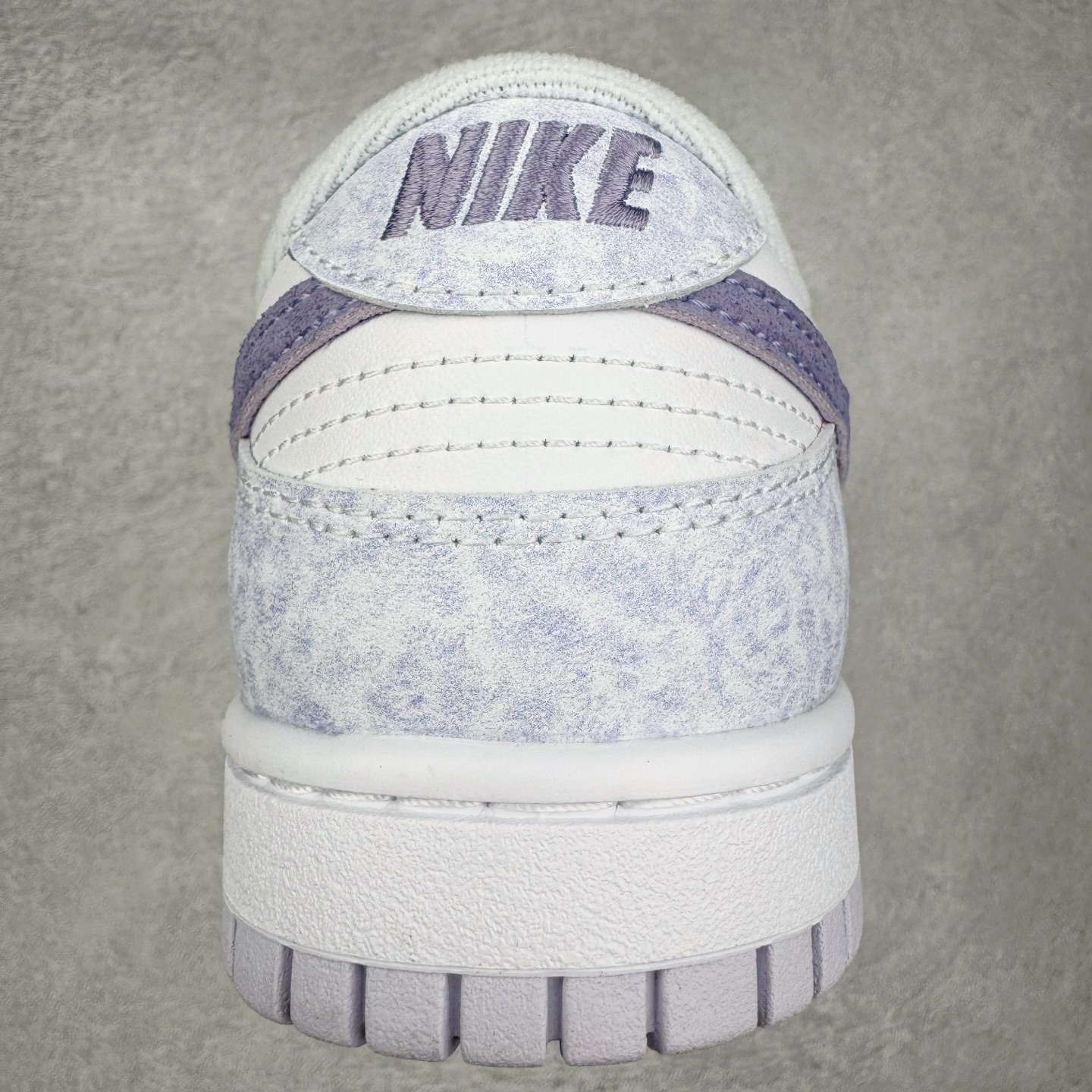 图片[8]-＃YC纯原 NK Dunk Low Purple Pulse 紫色扎染 DM9467-500 实力大厂出品 新配色陆续开发 利润个位数只为口碑 全套原纸板楦头开发 确保原汁原味 完美呈现DUNK版型 一比一鞋头弧度高度鞋身弧度 此版本只针对中端市场 皮料材质有所更替 其他数据细节工艺流程均保持一致 绝不口嗨 细节品控鞋型随意对比 独家私模官方第六代原厂航空铝磨具打磨大底 鞋头坡度极致还原 无解鞋型 原盒原配 圈内天花板工艺 原厂玻璃冲刀 超高清洁度 全鞋零毛边皮料切割 原厂中底布点胶 中底布拉帮走线遵循公司 尺码：36 36.5 37.5 38 38.5 39 40 40.5 41 42 42.5 43 44 44.5 45 46-选品中心