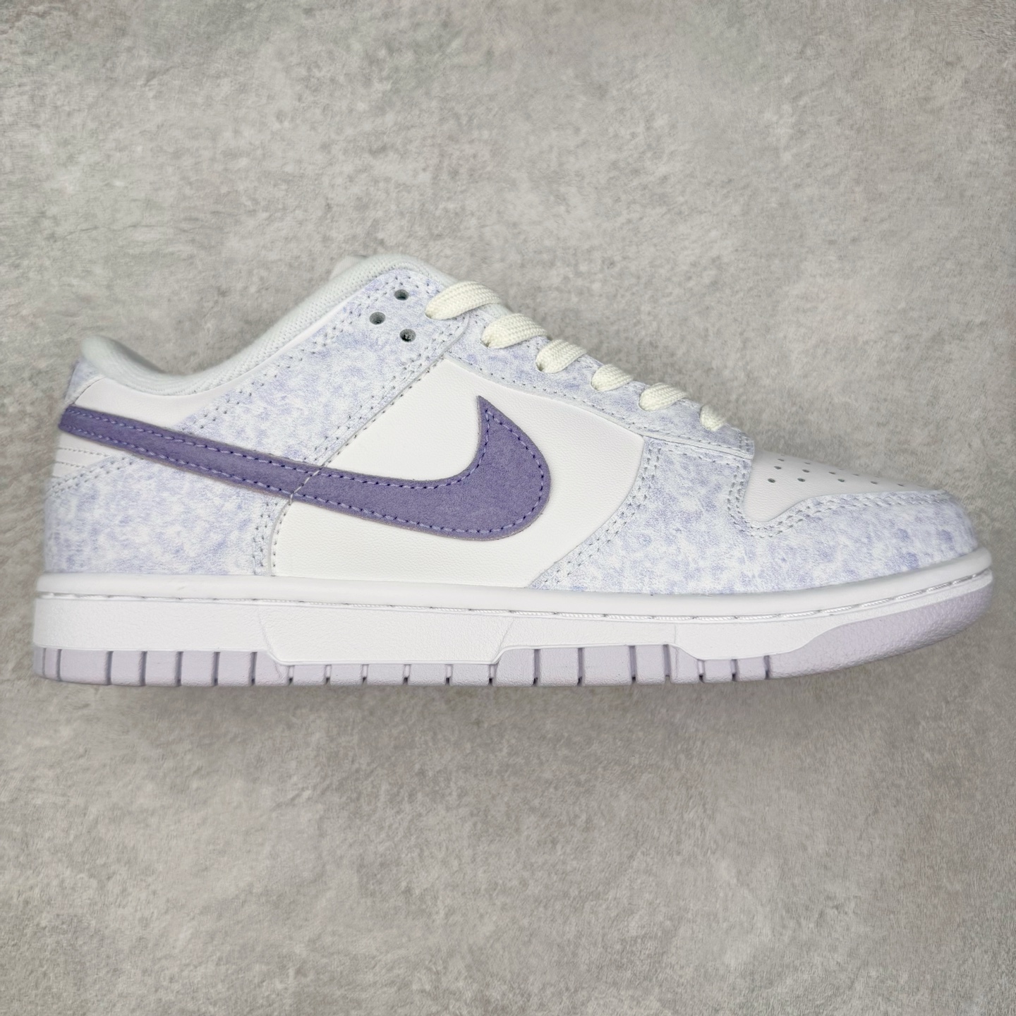 ＃YC纯原 NK Dunk Low Purple Pulse 紫色扎染 DM9467-500 实力大厂出品 新配色陆续开发 利润个位数只为口碑 全套原纸板楦头开发 确保原汁原味 完美呈现DUNK版型 一比一鞋头弧度高度鞋身弧度 此版本只针对中端市场 皮料材质有所更替 其他数据细节工艺流程均保持一致 绝不口嗨 细节品控鞋型随意对比 独家私模官方第六代原厂航空铝磨具打磨大底 鞋头坡度极致还原 无解鞋型 原盒原配 圈内天花板工艺 原厂玻璃冲刀 超高清洁度 全鞋零毛边皮料切割 原厂中底布点胶 中底布拉帮走线遵循公司 尺码：36 36.5 37.5 38 38.5 39 40 40.5 41 42 42.5 43 44 44.5 45 46-选品中心
