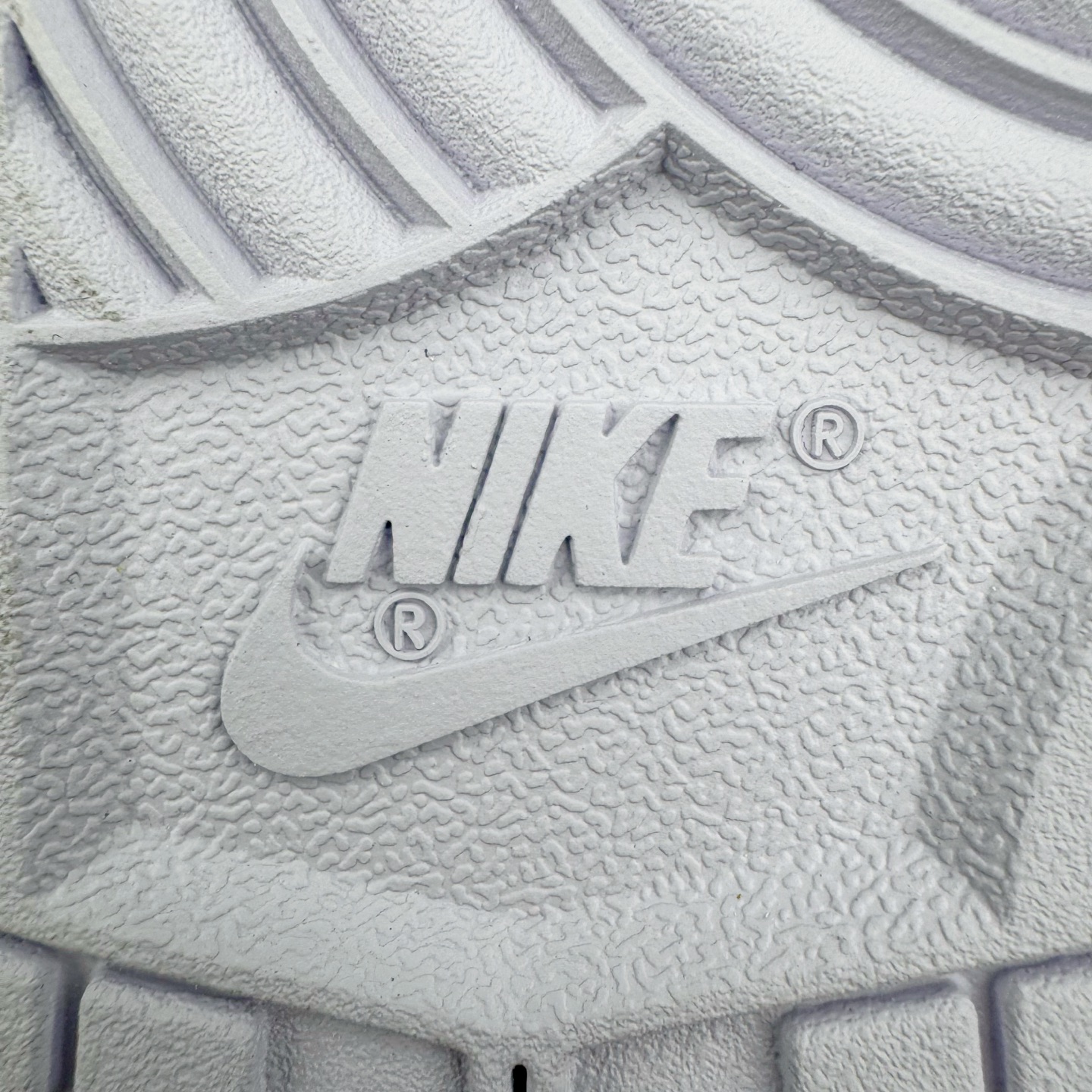 图片[13]-＃YC纯原 NK Dunk Low Purple Pulse 紫色扎染 DM9467-500 实力大厂出品 新配色陆续开发 利润个位数只为口碑 全套原纸板楦头开发 确保原汁原味 完美呈现DUNK版型 一比一鞋头弧度高度鞋身弧度 此版本只针对中端市场 皮料材质有所更替 其他数据细节工艺流程均保持一致 绝不口嗨 细节品控鞋型随意对比 独家私模官方第六代原厂航空铝磨具打磨大底 鞋头坡度极致还原 无解鞋型 原盒原配 圈内天花板工艺 原厂玻璃冲刀 超高清洁度 全鞋零毛边皮料切割 原厂中底布点胶 中底布拉帮走线遵循公司 尺码：36 36.5 37.5 38 38.5 39 40 40.5 41 42 42.5 43 44 44.5 45 46-选品中心