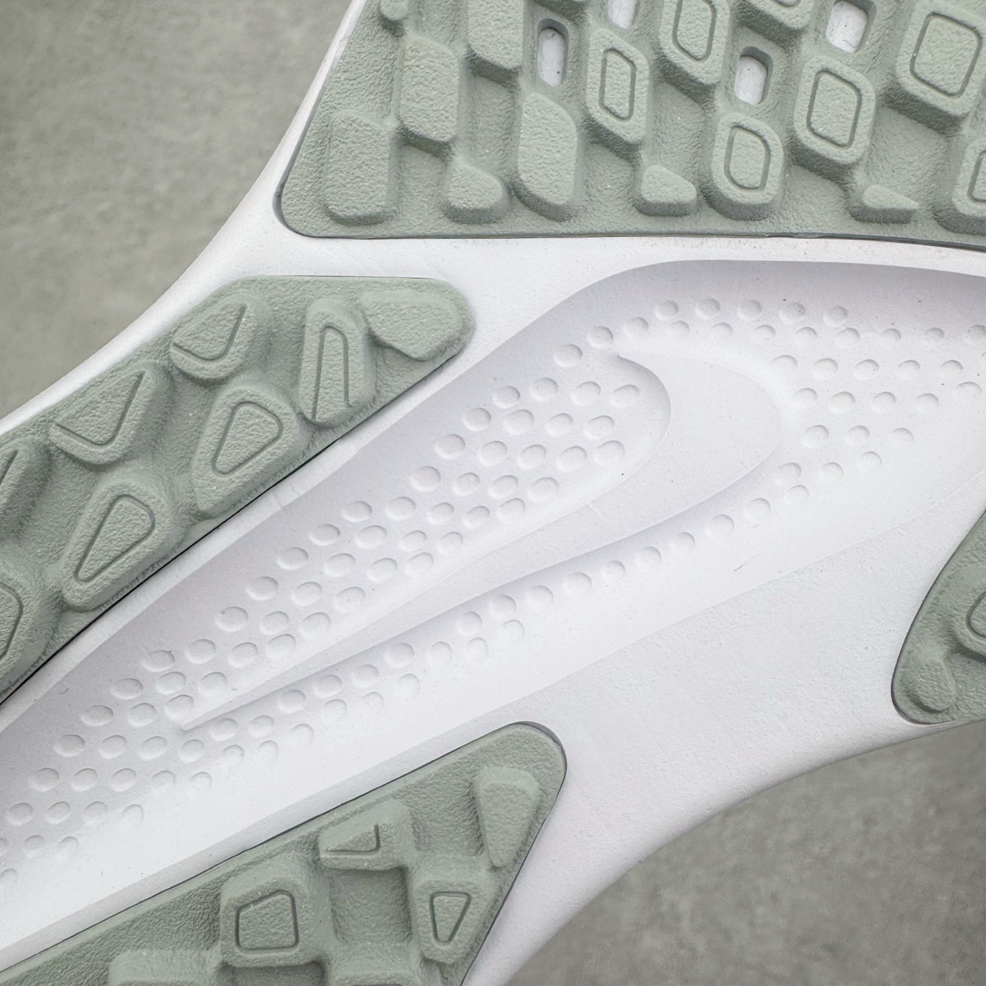 图片[10]-＃TG纯原 NK Quest 6 极致六代网面透气休闲跑步鞋 FD6033-100 简约高科技设计采用多层材料 为双足带来凉爽感受和稳固体验时尚鞋面搭配中足包覆设计 提供稳固贴合感 一层网眼布材质 在跑步期间为你带来轻盈透气性能 同时展现利落外观 加高叠层设计 为每一步带来柔软缓震性能 具备出色抓地力与耐穿着性 舒适感出众 货号：DD0204-301 尺码：36 36.5 37.5 38 38.5 39 40 40.5 41 42 42.5 43 44 44.5 45-选品中心