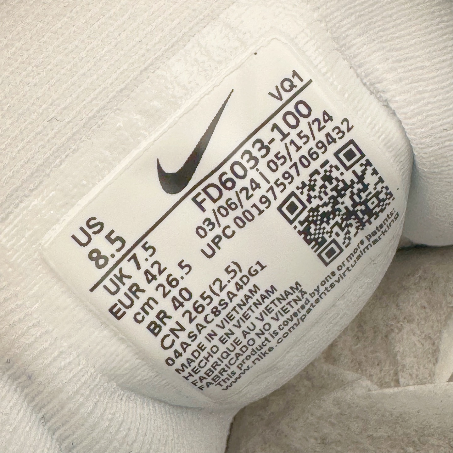 图片[18]-＃TG纯原 NK Quest 6 极致六代网面透气休闲跑步鞋 FD6033-100 简约高科技设计采用多层材料 为双足带来凉爽感受和稳固体验时尚鞋面搭配中足包覆设计 提供稳固贴合感 一层网眼布材质 在跑步期间为你带来轻盈透气性能 同时展现利落外观 加高叠层设计 为每一步带来柔软缓震性能 具备出色抓地力与耐穿着性 舒适感出众 货号：DD0204-301 尺码：36 36.5 37.5 38 38.5 39 40 40.5 41 42 42.5 43 44 44.5 45-选品中心