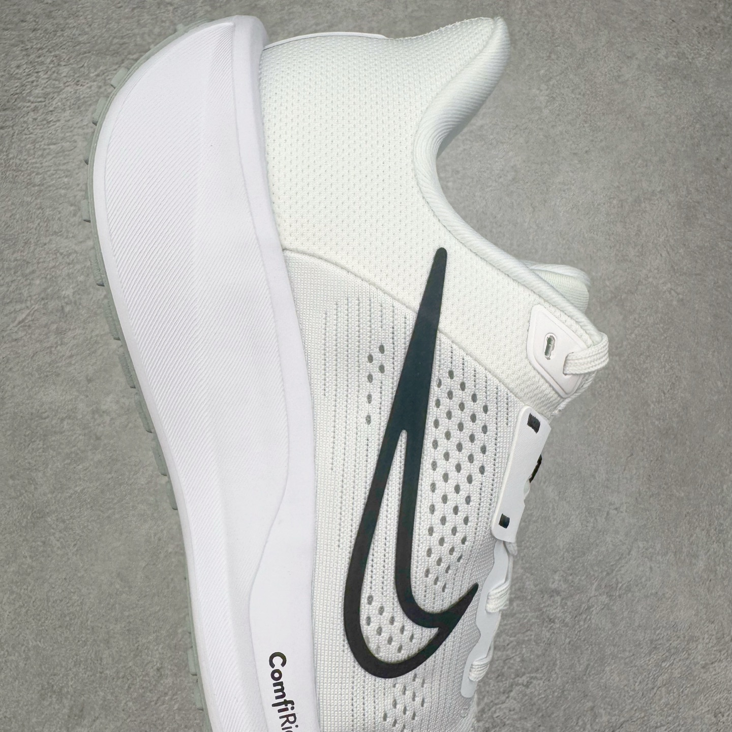 图片[6]-＃TG纯原 NK Quest 6 极致六代网面透气休闲跑步鞋 FD6033-100 简约高科技设计采用多层材料 为双足带来凉爽感受和稳固体验时尚鞋面搭配中足包覆设计 提供稳固贴合感 一层网眼布材质 在跑步期间为你带来轻盈透气性能 同时展现利落外观 加高叠层设计 为每一步带来柔软缓震性能 具备出色抓地力与耐穿着性 舒适感出众 货号：DD0204-301 尺码：36 36.5 37.5 38 38.5 39 40 40.5 41 42 42.5 43 44 44.5 45-选品中心