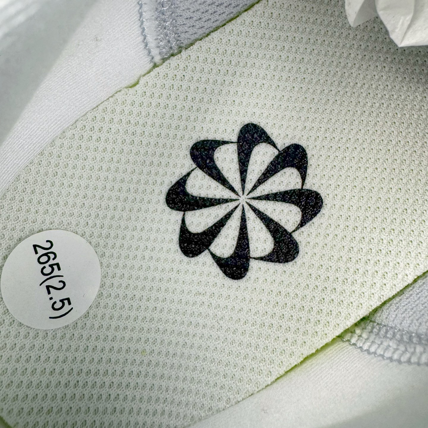 图片[17]-＃TG纯原 NK Quest 6 极致六代网面透气休闲跑步鞋 FD6033-100 简约高科技设计采用多层材料 为双足带来凉爽感受和稳固体验时尚鞋面搭配中足包覆设计 提供稳固贴合感 一层网眼布材质 在跑步期间为你带来轻盈透气性能 同时展现利落外观 加高叠层设计 为每一步带来柔软缓震性能 具备出色抓地力与耐穿着性 舒适感出众 货号：DD0204-301 尺码：36 36.5 37.5 38 38.5 39 40 40.5 41 42 42.5 43 44 44.5 45-选品中心