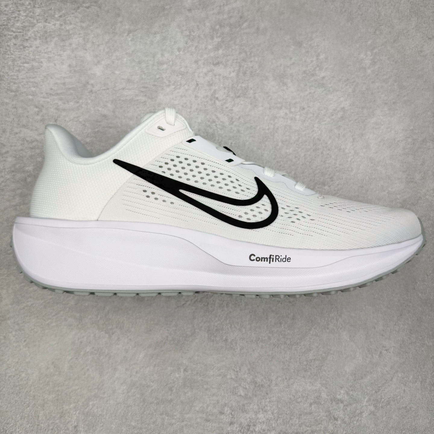 ＃TG纯原 NK Quest 6 极致六代网面透气休闲跑步鞋 FD6033-100 简约高科技设计采用多层材料 为双足带来凉爽感受和稳固体验时尚鞋面搭配中足包覆设计 提供稳固贴合感 一层网眼布材质 在跑步期间为你带来轻盈透气性能 同时展现利落外观 加高叠层设计 为每一步带来柔软缓震性能 具备出色抓地力与耐穿着性 舒适感出众 货号：DD0204-301 尺码：36 36.5 37.5 38 38.5 39 40 40.5 41 42 42.5 43 44 44.5 45-选品中心