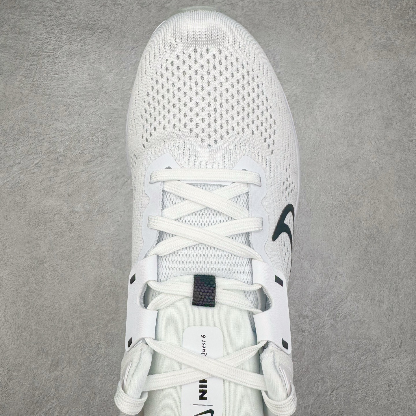 图片[4]-＃TG纯原 NK Quest 6 极致六代网面透气休闲跑步鞋 FD6033-100 简约高科技设计采用多层材料 为双足带来凉爽感受和稳固体验时尚鞋面搭配中足包覆设计 提供稳固贴合感 一层网眼布材质 在跑步期间为你带来轻盈透气性能 同时展现利落外观 加高叠层设计 为每一步带来柔软缓震性能 具备出色抓地力与耐穿着性 舒适感出众 货号：DD0204-301 尺码：36 36.5 37.5 38 38.5 39 40 40.5 41 42 42.5 43 44 44.5 45-选品中心