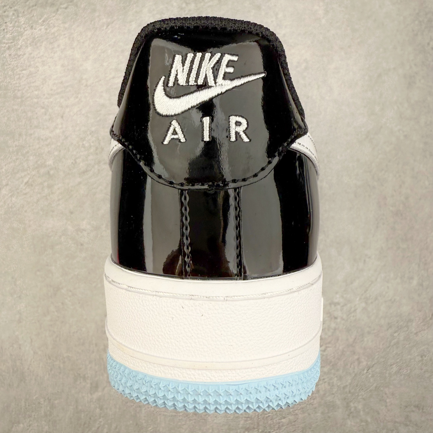 图片[8]-NK Air Force 1´07 Low 空军一号低帮百搭休闲运动板鞋 DF0188-068 柔软、弹性十足的缓震性能和出色的中底设计 横跨复古与现代的外型结合 造就出风靡全球 三十多年的Force 1 直到今天还深受青睐 实拍调校N版已经零色差零失真 百分百还原实物色彩所见即所得 不存在货不对板色差等低级问题 选购参考实物拍摄 不混卖不参货 只用心做好货严格选品 承诺混一赔十 尺码：36 36.5 37.5 38 38.5 39 40 40.5 41 42 42.5 43 44 44.5 45-选品中心