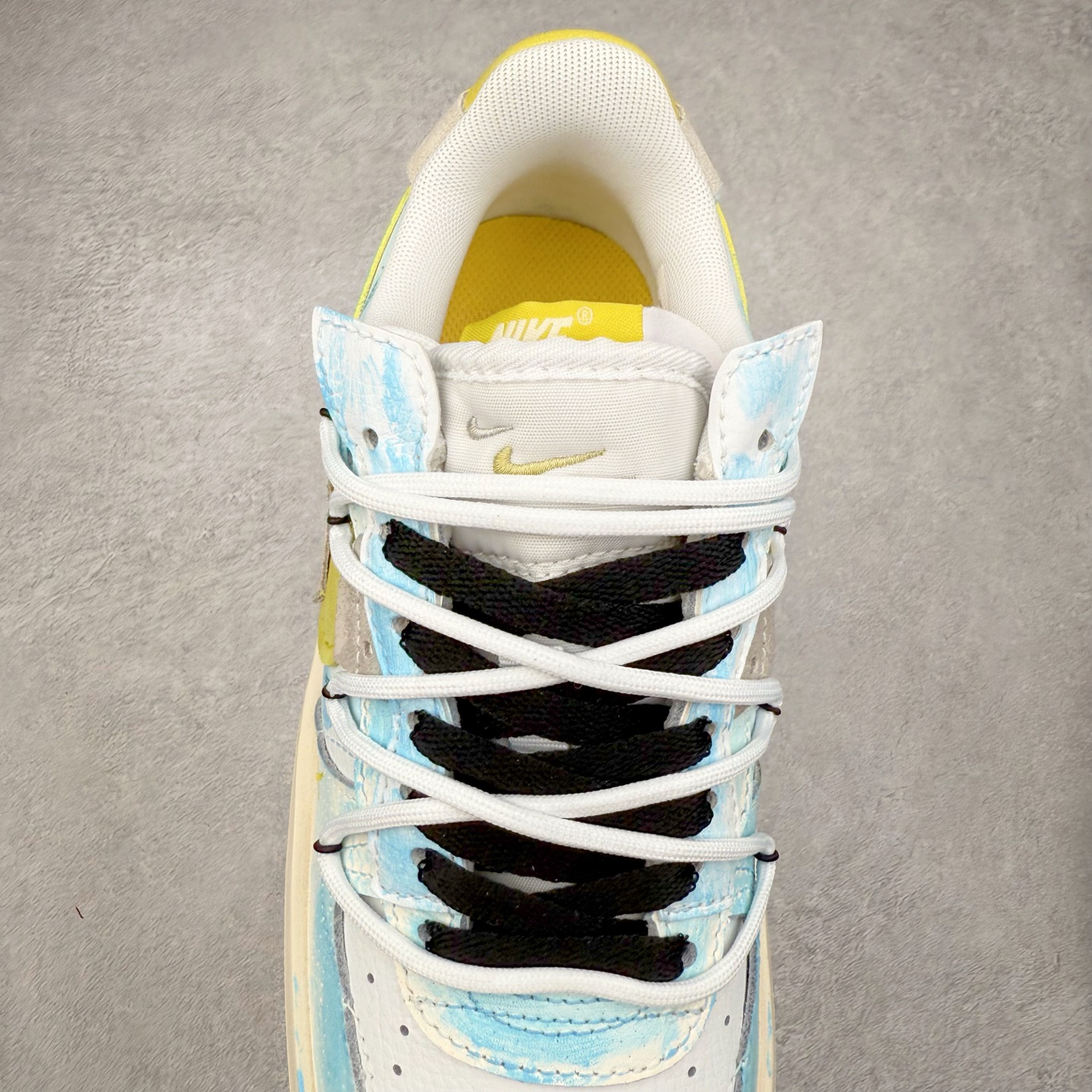 图片[5]-NK Air Force 1´07 Low 空军一号低帮百搭休闲运动板鞋 DV6984-011 柔软、弹性十足的缓震性能和出色的中底设计 横跨复古与现代的外型结合 造就出风靡全球 三十多年的Force 1 直到今天还深受青睐 实拍调校N版已经零色差零失真 百分百还原实物色彩所见即所得 不存在货不对板色差等低级问题 选购参考实物拍摄 不混卖不参货 只用心做好货严格选品 承诺混一赔十 尺码：36 36.5 37.5 38 38.5 39 40 40.5 41 42 42.5 43 44 44.5 45-选品中心