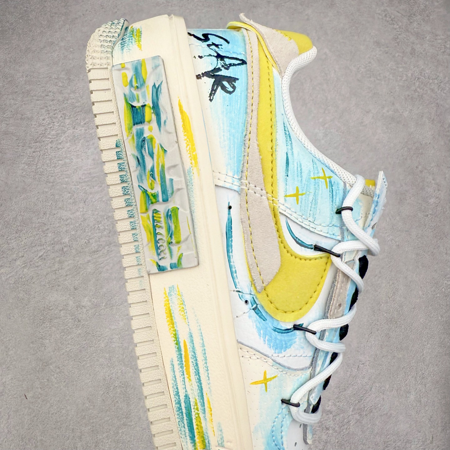 图片[6]-NK Air Force 1´07 Low 空军一号低帮百搭休闲运动板鞋 DV6984-011 柔软、弹性十足的缓震性能和出色的中底设计 横跨复古与现代的外型结合 造就出风靡全球 三十多年的Force 1 直到今天还深受青睐 实拍调校N版已经零色差零失真 百分百还原实物色彩所见即所得 不存在货不对板色差等低级问题 选购参考实物拍摄 不混卖不参货 只用心做好货严格选品 承诺混一赔十 尺码：36 36.5 37.5 38 38.5 39 40 40.5 41 42 42.5 43 44 44.5 45-选品中心