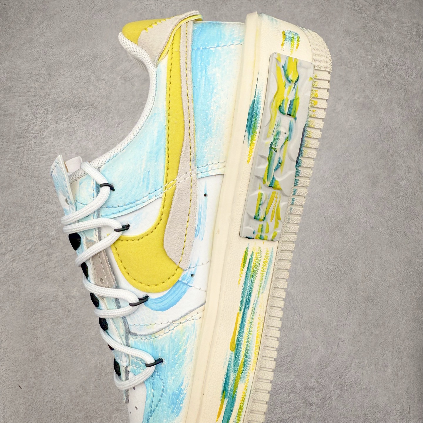 图片[7]-NK Air Force 1´07 Low 空军一号低帮百搭休闲运动板鞋 DV6984-011 柔软、弹性十足的缓震性能和出色的中底设计 横跨复古与现代的外型结合 造就出风靡全球 三十多年的Force 1 直到今天还深受青睐 实拍调校N版已经零色差零失真 百分百还原实物色彩所见即所得 不存在货不对板色差等低级问题 选购参考实物拍摄 不混卖不参货 只用心做好货严格选品 承诺混一赔十 尺码：36 36.5 37.5 38 38.5 39 40 40.5 41 42 42.5 43 44 44.5 45-选品中心