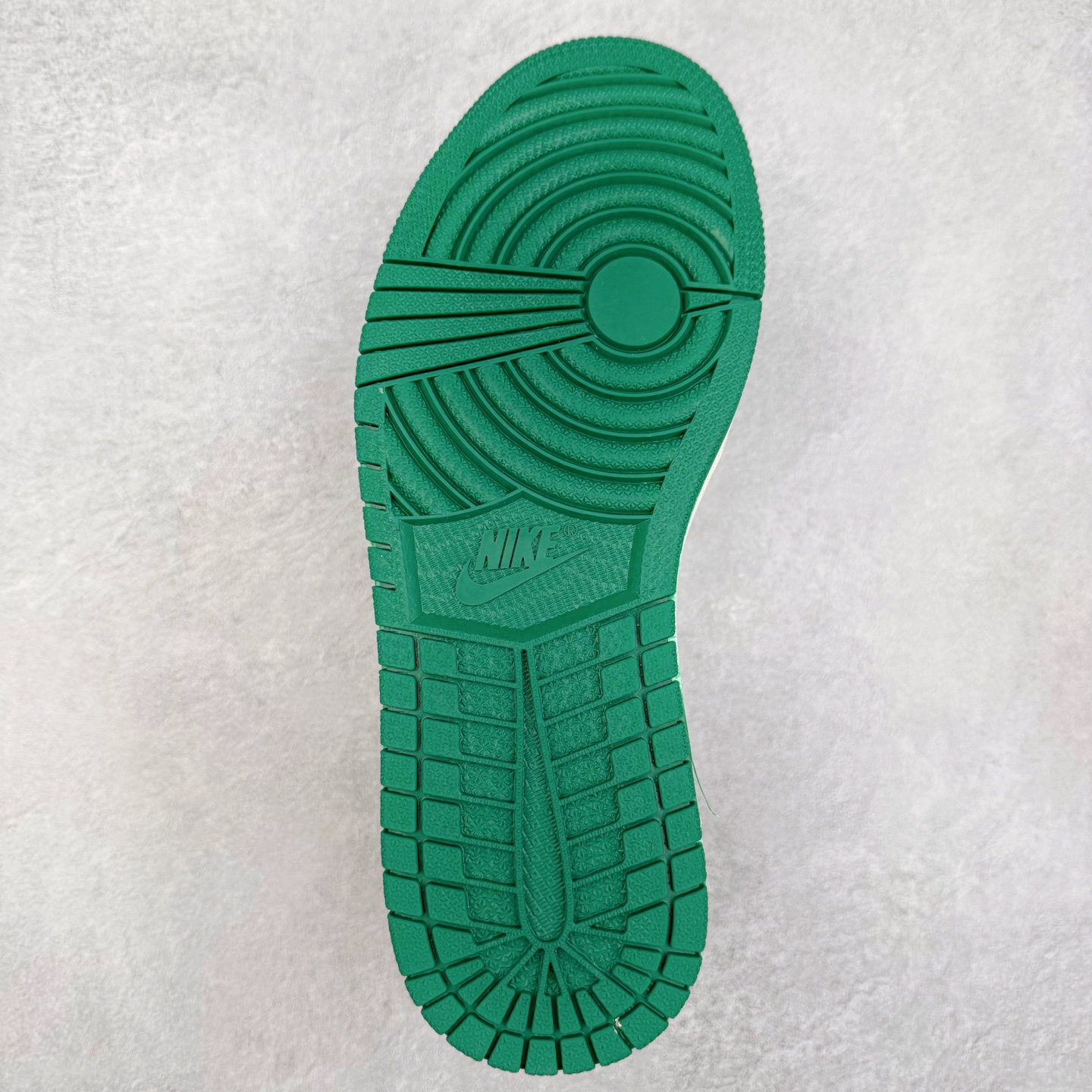 图片[9]-TS x Air Jordan AJ1 Low 倒钩低帮联名定制配色 LD2025-025 原厂内置气垫魔块 A模大底 头层小牛皮 鞋舌AJ原厂专用牛津布+AJ专用反口珍珠布+原厂无杂质高弹内里海棉+特殊封边弹力鞋带 实拍调校N版已经零色差零失真 百分百还原实物色彩所见即所得 不存在货不对板色差等低级问题 选购参考实物拍摄 不混卖不参货 只用心做好货严格选品 承诺混一赔十 尺码：36 36.5 37.5 38 38.5 39 40 40.5 41 42 42.5 43 44 44.5 45-选品中心