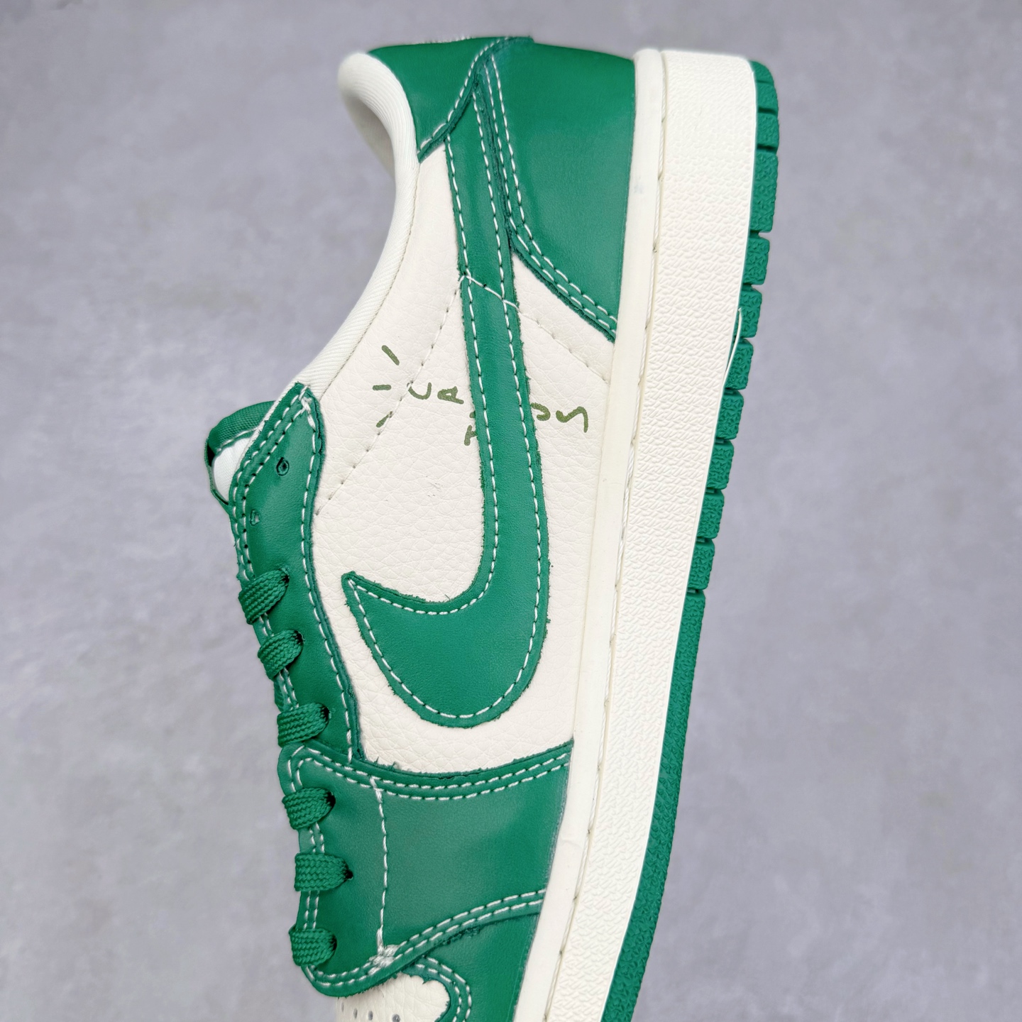 图片[7]-TS x Air Jordan AJ1 Low 倒钩低帮联名定制配色 LD2025-025 原厂内置气垫魔块 A模大底 头层小牛皮 鞋舌AJ原厂专用牛津布+AJ专用反口珍珠布+原厂无杂质高弹内里海棉+特殊封边弹力鞋带 实拍调校N版已经零色差零失真 百分百还原实物色彩所见即所得 不存在货不对板色差等低级问题 选购参考实物拍摄 不混卖不参货 只用心做好货严格选品 承诺混一赔十 尺码：36 36.5 37.5 38 38.5 39 40 40.5 41 42 42.5 43 44 44.5 45-选品中心