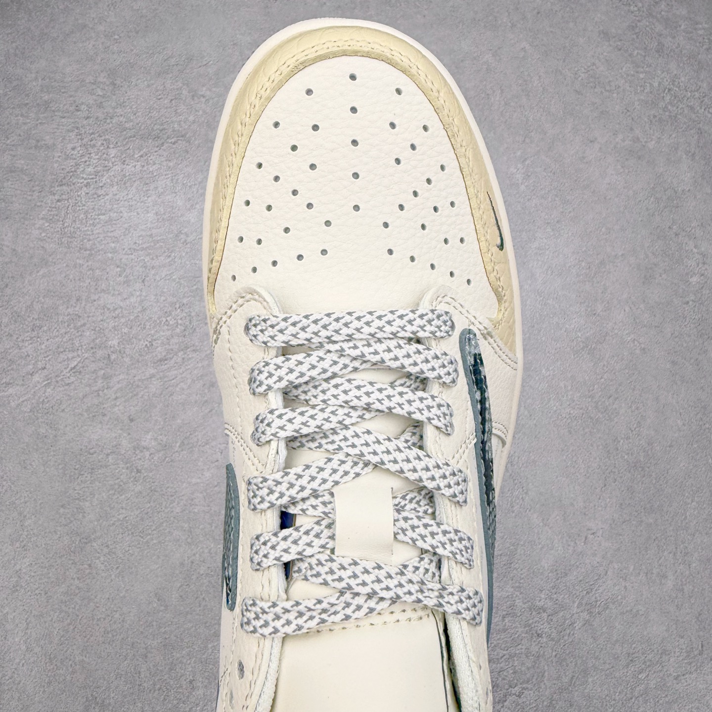 图片[4]-TS x Air Jordan AJ1 Low 倒钩低帮联名定制配色 XS7089-621 原厂内置气垫魔块 A模大底 头层小牛皮 鞋舌AJ原厂专用牛津布+AJ专用反口珍珠布+原厂无杂质高弹内里海棉+特殊封边弹力鞋带 实拍调校N版已经零色差零失真 百分百还原实物色彩所见即所得 不存在货不对板色差等低级问题 选购参考实物拍摄 不混卖不参货 只用心做好货严格选品 承诺混一赔十 尺码：36 36.5 37.5 38 38.5 39 40 40.5 41 42 42.5 43 44 44.5 45-选品中心