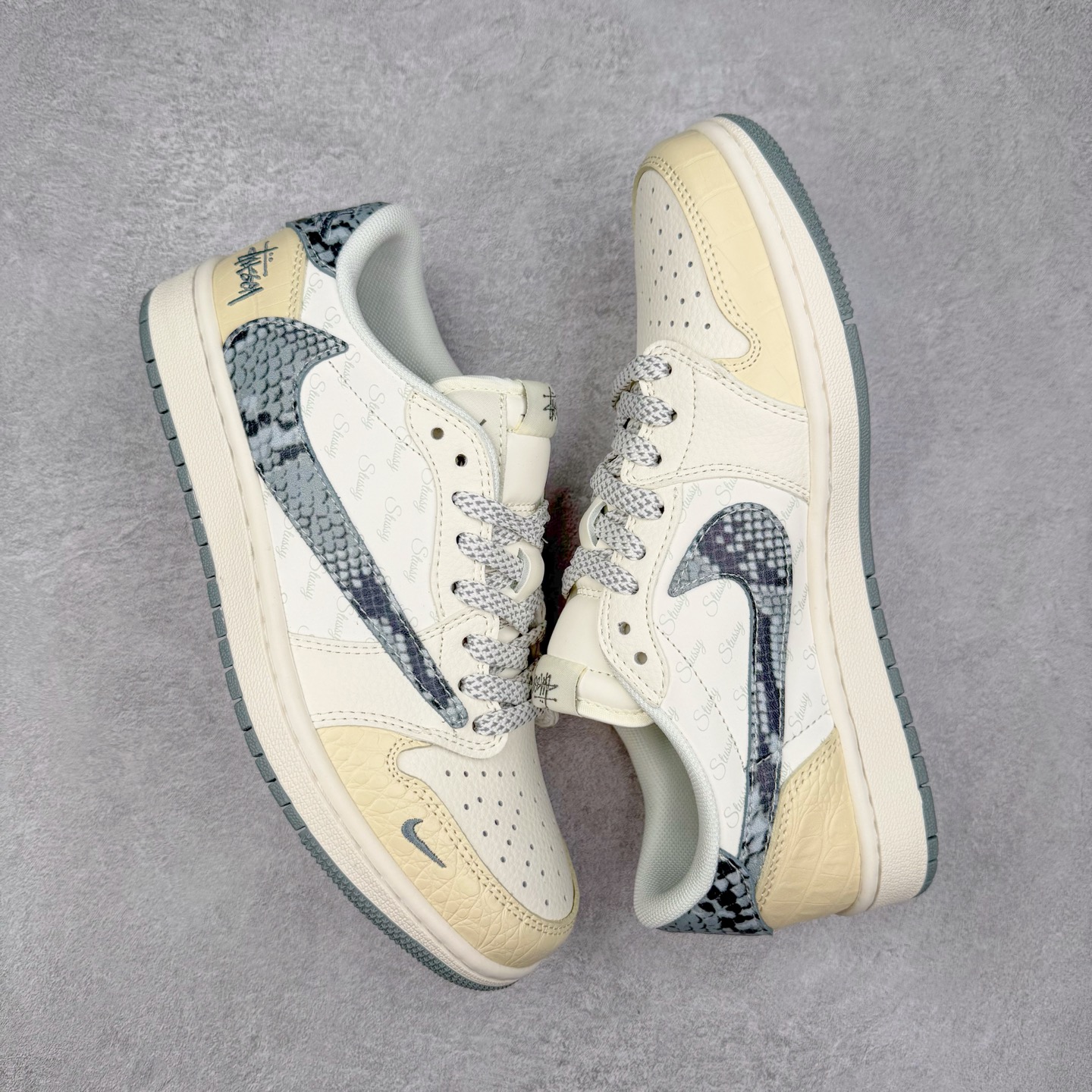 图片[3]-TS x Air Jordan AJ1 Low 倒钩低帮联名定制配色 XS7089-621 原厂内置气垫魔块 A模大底 头层小牛皮 鞋舌AJ原厂专用牛津布+AJ专用反口珍珠布+原厂无杂质高弹内里海棉+特殊封边弹力鞋带 实拍调校N版已经零色差零失真 百分百还原实物色彩所见即所得 不存在货不对板色差等低级问题 选购参考实物拍摄 不混卖不参货 只用心做好货严格选品 承诺混一赔十 尺码：36 36.5 37.5 38 38.5 39 40 40.5 41 42 42.5 43 44 44.5 45-选品中心