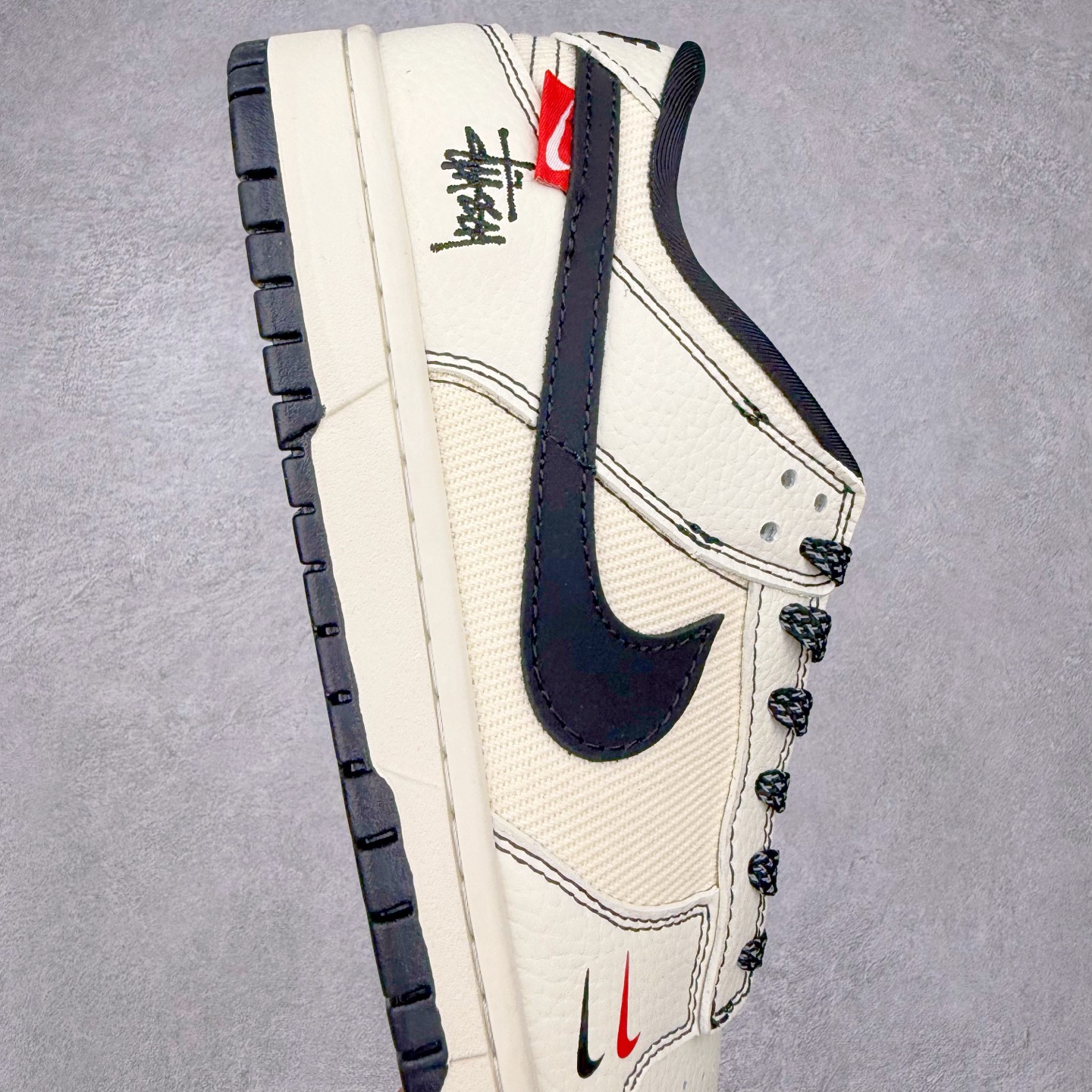 图片[6]-NK Dunk Low 定制配色 SC9207-425 大厂出品 极力推荐 原装头层材料 独家版型蒸餾加工帶來的是更好的视觉和脚感体验大厂纯原品质出货 清洁度 电绣工艺 皮料切割干净无任何毛边 细节完美 实拍调校N版已经零色差零失真 百分百还原实物色彩所见即所得 不存在货不对板色差等低级问题 选购参考实物拍摄 不混卖不参货 只用心做好货严格选品 承诺混一赔十 尺码：36 36.5 37.5 38 38.5 39 40 40.5 41 42 42.5 43 44 44.5 45-选品中心