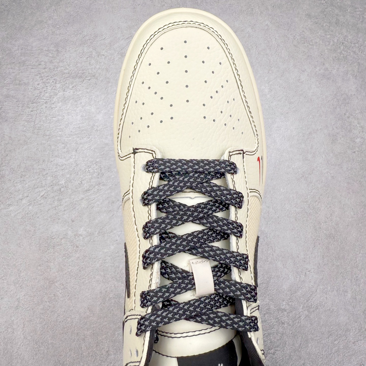 图片[4]-NK Dunk Low 定制配色 SC9207-425 大厂出品 极力推荐 原装头层材料 独家版型蒸餾加工帶來的是更好的视觉和脚感体验大厂纯原品质出货 清洁度 电绣工艺 皮料切割干净无任何毛边 细节完美 实拍调校N版已经零色差零失真 百分百还原实物色彩所见即所得 不存在货不对板色差等低级问题 选购参考实物拍摄 不混卖不参货 只用心做好货严格选品 承诺混一赔十 尺码：36 36.5 37.5 38 38.5 39 40 40.5 41 42 42.5 43 44 44.5 45-选品中心