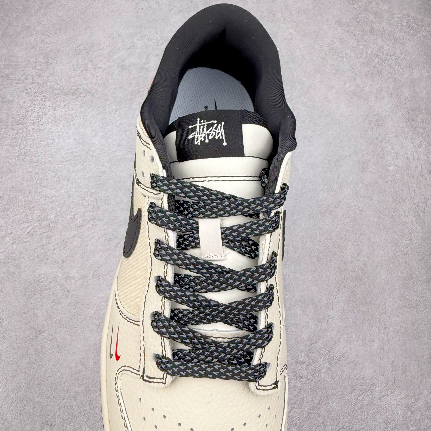 图片[5]-NK Dunk Low 定制配色 SC9207-425 大厂出品 极力推荐 原装头层材料 独家版型蒸餾加工帶來的是更好的视觉和脚感体验大厂纯原品质出货 清洁度 电绣工艺 皮料切割干净无任何毛边 细节完美 实拍调校N版已经零色差零失真 百分百还原实物色彩所见即所得 不存在货不对板色差等低级问题 选购参考实物拍摄 不混卖不参货 只用心做好货严格选品 承诺混一赔十 尺码：36 36.5 37.5 38 38.5 39 40 40.5 41 42 42.5 43 44 44.5 45-选品中心