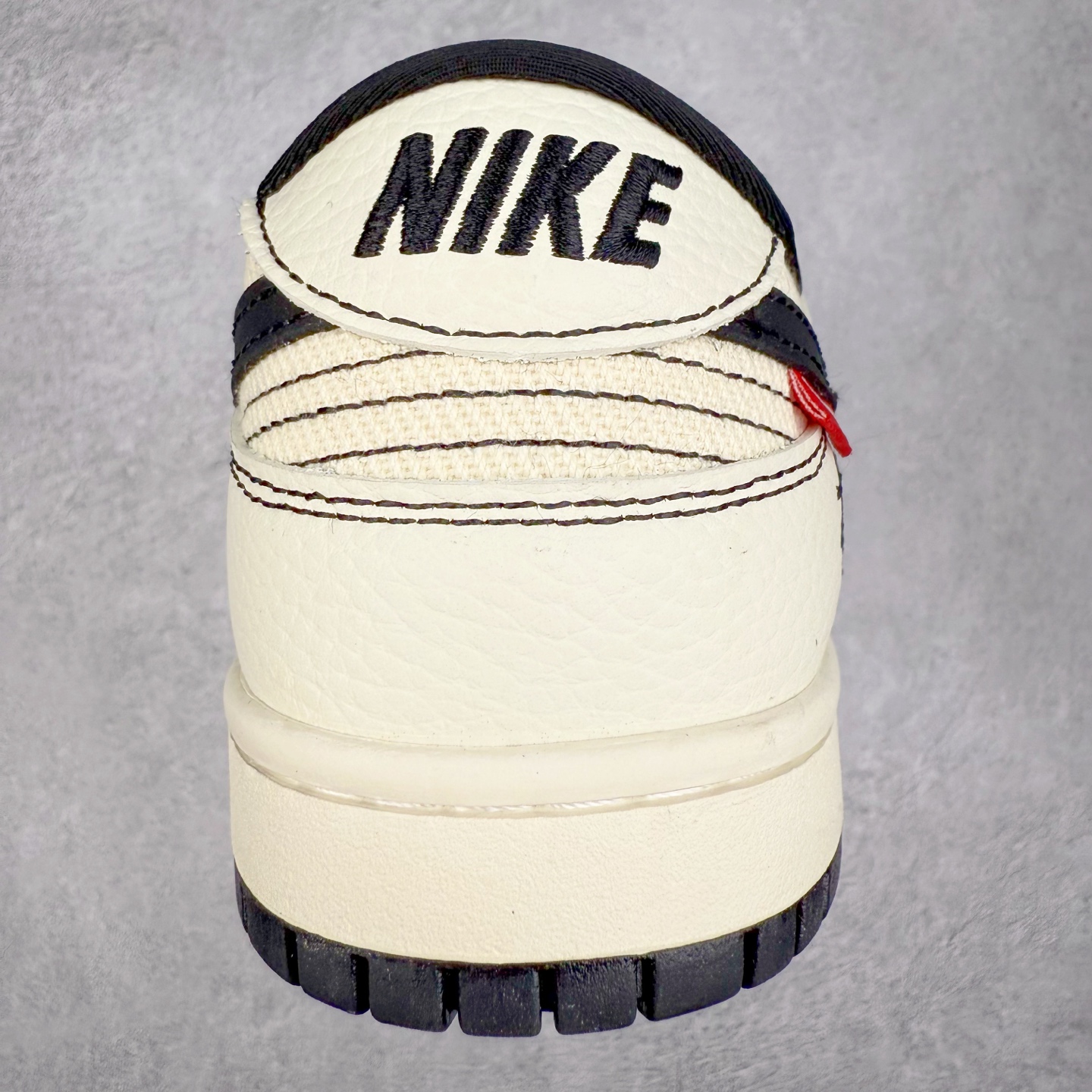 图片[8]-NK Dunk Low 定制配色 SC9207-425 大厂出品 极力推荐 原装头层材料 独家版型蒸餾加工帶來的是更好的视觉和脚感体验大厂纯原品质出货 清洁度 电绣工艺 皮料切割干净无任何毛边 细节完美 实拍调校N版已经零色差零失真 百分百还原实物色彩所见即所得 不存在货不对板色差等低级问题 选购参考实物拍摄 不混卖不参货 只用心做好货严格选品 承诺混一赔十 尺码：36 36.5 37.5 38 38.5 39 40 40.5 41 42 42.5 43 44 44.5 45-选品中心