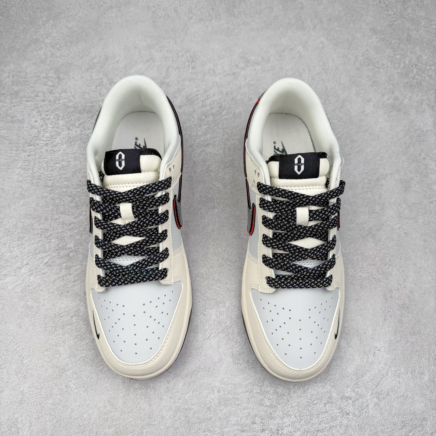 图片[2]-NK Dunk Low 定制配色 FC1688-237 大厂出品 极力推荐 原装头层材料 独家版型蒸餾加工帶來的是更好的视觉和脚感体验大厂纯原品质出货 清洁度 电绣工艺 皮料切割干净无任何毛边 细节完美 实拍调校N版已经零色差零失真 百分百还原实物色彩所见即所得 不存在货不对板色差等低级问题 选购参考实物拍摄 不混卖不参货 只用心做好货严格选品 承诺混一赔十 尺码：36 36.5 37.5 38 38.5 39 40 40.5 41 42 42.5 43 44 44.5 45-选品中心