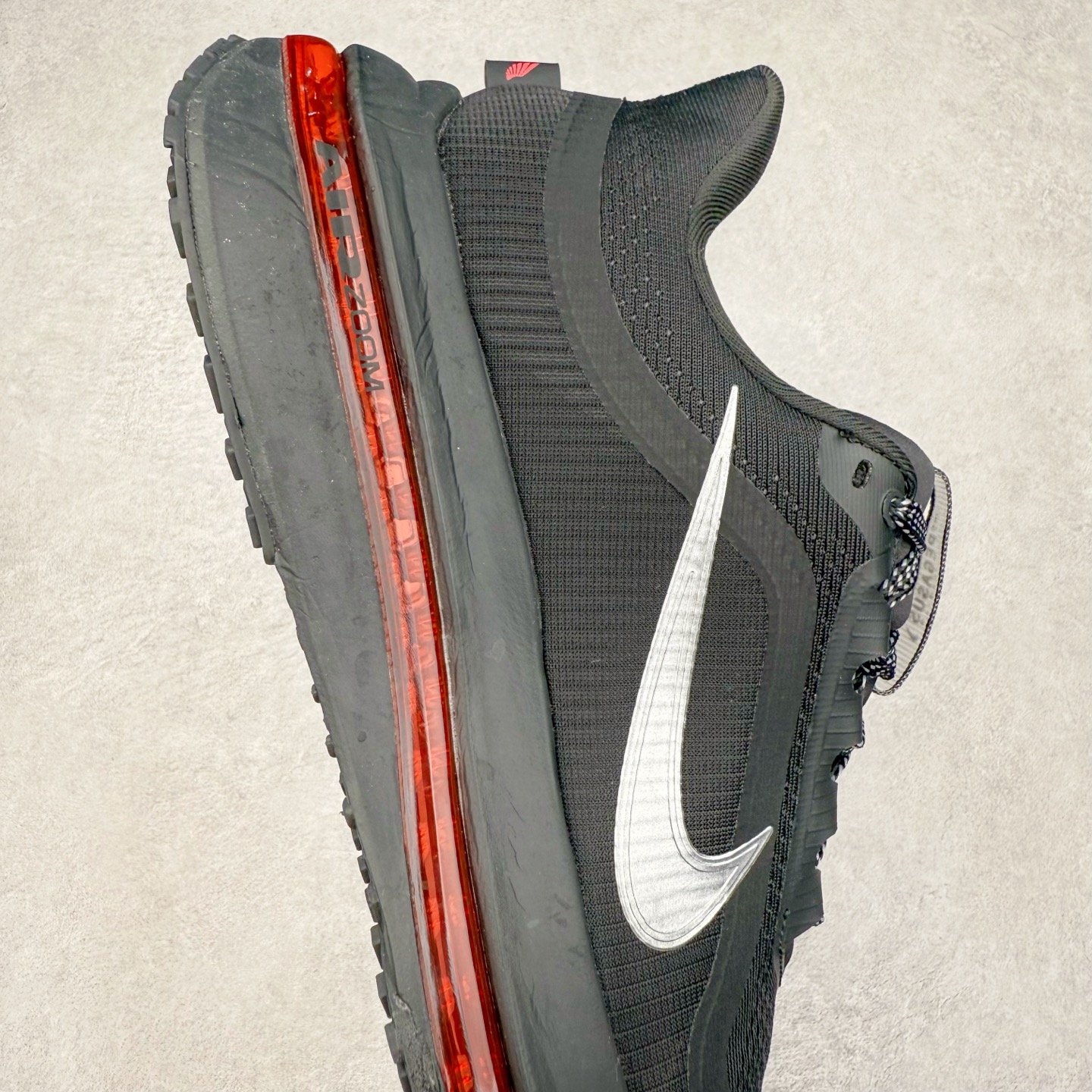 图片[6]-＃特价福利 NK Pegasus Premium 飞马全掌气垫跑步运动鞋 气垫的究极进化 NIKE2025新王炸 • 在特有Air科技加持下，耐克带来全新Pegasus Premium。这款跑鞋在传承耐克飞马（Pegasus）系列标志性的缓震功能的同时，将首次搭载耐克的塑型可视化Air Zoom气垫单元。• 塑型Air Zoom气垫单元贴合脚部的自然轮廓，帮助跑者在从后跟到脚趾的过渡中能够有效传递力量，带来一种前所未有的轻盈、顺畅回馈体验。中底采用ZoomX泡绵，后跟则使用ReactX泡绵，为跑者提供稳定流畅的推进感。• 塑型可视化Air Zoom气垫单元和精心配置的泡绵组合，让Pegasus Premium成为耐克飞马系列中颇具能量回馈的鞋款。• 全新Pegasus Premium不仅展示了耐克势头强劲的创新周期，证明了其特有的Air科技的强大实力，更体现了耐克倾听和服务运动员的能力。尺码：36 37.5 38 39 40 41 42 43 44 45-选品中心