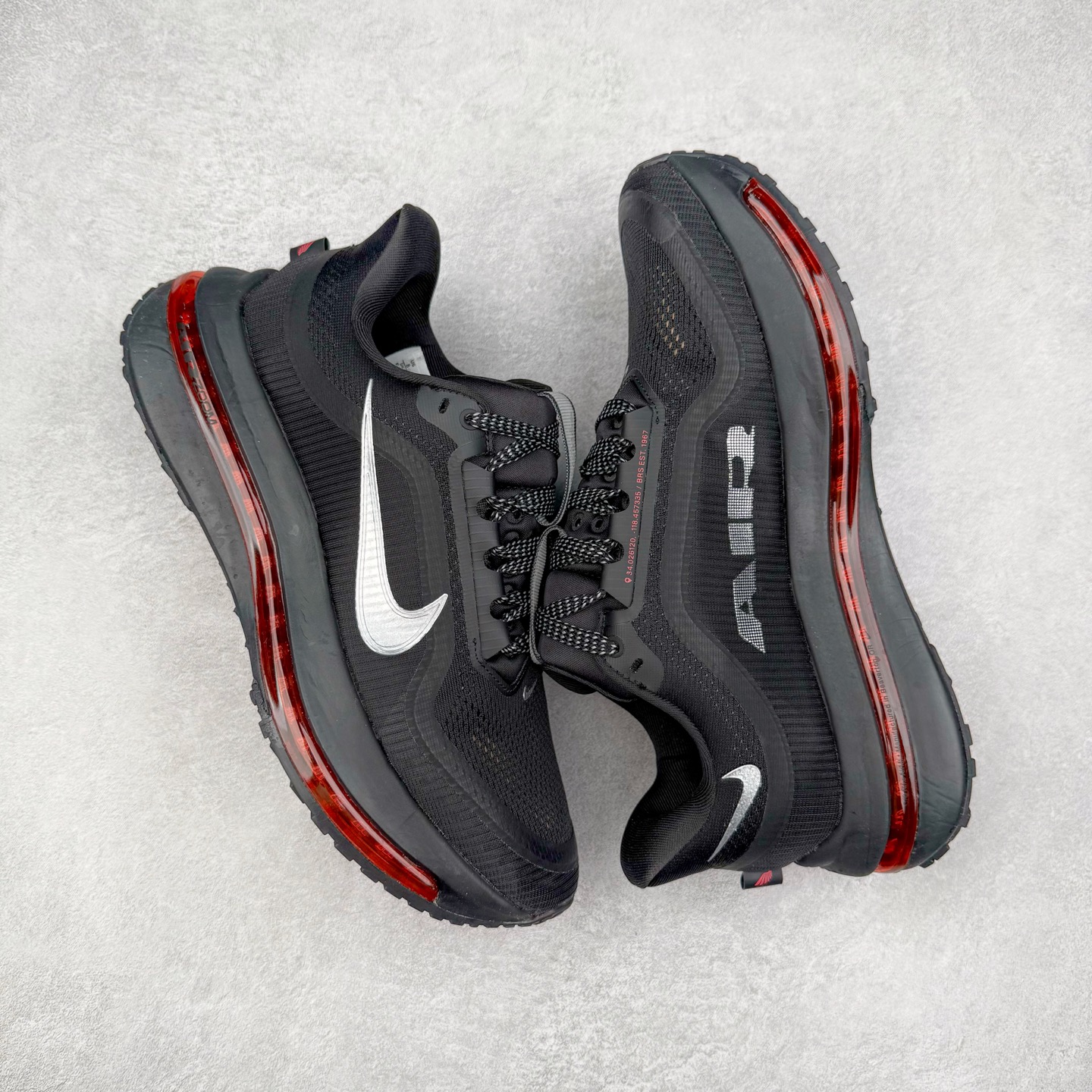 图片[3]-＃特价福利 NK Pegasus Premium 飞马全掌气垫跑步运动鞋 气垫的究极进化 NIKE2025新王炸 • 在特有Air科技加持下，耐克带来全新Pegasus Premium。这款跑鞋在传承耐克飞马（Pegasus）系列标志性的缓震功能的同时，将首次搭载耐克的塑型可视化Air Zoom气垫单元。• 塑型Air Zoom气垫单元贴合脚部的自然轮廓，帮助跑者在从后跟到脚趾的过渡中能够有效传递力量，带来一种前所未有的轻盈、顺畅回馈体验。中底采用ZoomX泡绵，后跟则使用ReactX泡绵，为跑者提供稳定流畅的推进感。• 塑型可视化Air Zoom气垫单元和精心配置的泡绵组合，让Pegasus Premium成为耐克飞马系列中颇具能量回馈的鞋款。• 全新Pegasus Premium不仅展示了耐克势头强劲的创新周期，证明了其特有的Air科技的强大实力，更体现了耐克倾听和服务运动员的能力。尺码：36 37.5 38 39 40 41 42 43 44 45-选品中心