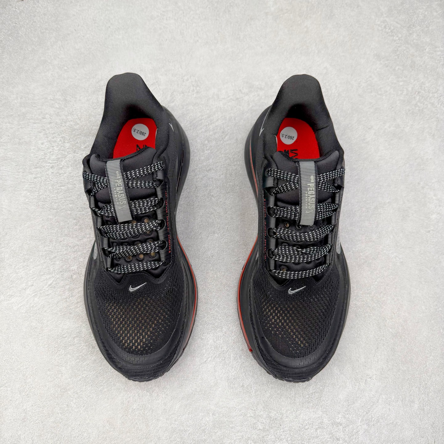 图片[2]-＃特价福利 NK Pegasus Premium 飞马全掌气垫跑步运动鞋 气垫的究极进化 NIKE2025新王炸 • 在特有Air科技加持下，耐克带来全新Pegasus Premium。这款跑鞋在传承耐克飞马（Pegasus）系列标志性的缓震功能的同时，将首次搭载耐克的塑型可视化Air Zoom气垫单元。• 塑型Air Zoom气垫单元贴合脚部的自然轮廓，帮助跑者在从后跟到脚趾的过渡中能够有效传递力量，带来一种前所未有的轻盈、顺畅回馈体验。中底采用ZoomX泡绵，后跟则使用ReactX泡绵，为跑者提供稳定流畅的推进感。• 塑型可视化Air Zoom气垫单元和精心配置的泡绵组合，让Pegasus Premium成为耐克飞马系列中颇具能量回馈的鞋款。• 全新Pegasus Premium不仅展示了耐克势头强劲的创新周期，证明了其特有的Air科技的强大实力，更体现了耐克倾听和服务运动员的能力。尺码：36 37.5 38 39 40 41 42 43 44 45-选品中心