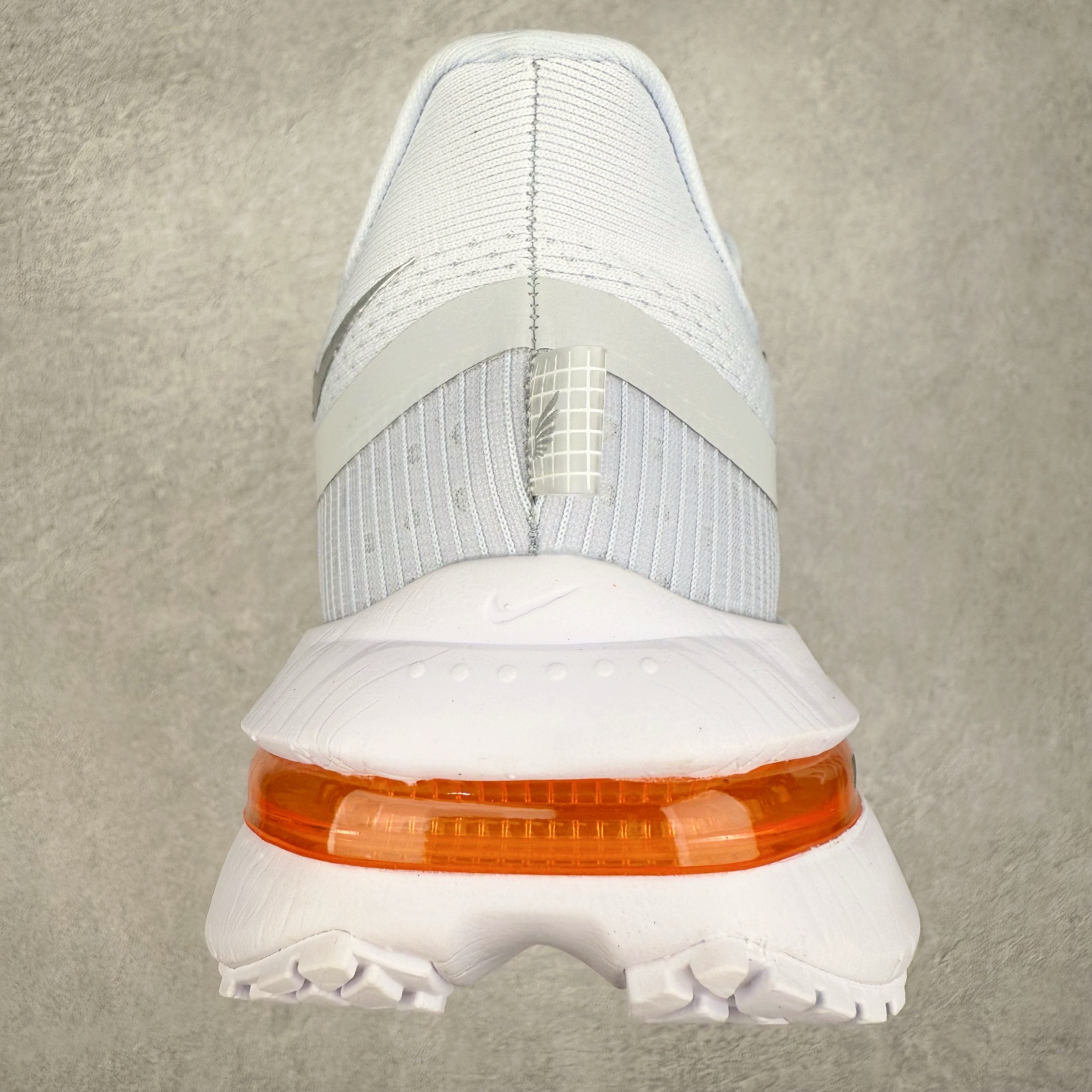 图片[8]-＃特价福利 NK Pegasus Premium 飞马全掌气垫跑步运动鞋 气垫的究极进化 NIKE2025新王炸 • 在特有Air科技加持下，耐克带来全新Pegasus Premium。这款跑鞋在传承耐克飞马（Pegasus）系列标志性的缓震功能的同时，将首次搭载耐克的塑型可视化Air Zoom气垫单元。• 塑型Air Zoom气垫单元贴合脚部的自然轮廓，帮助跑者在从后跟到脚趾的过渡中能够有效传递力量，带来一种前所未有的轻盈、顺畅回馈体验。中底采用ZoomX泡绵，后跟则使用ReactX泡绵，为跑者提供稳定流畅的推进感。• 塑型可视化Air Zoom气垫单元和精心配置的泡绵组合，让Pegasus Premium成为耐克飞马系列中颇具能量回馈的鞋款。• 全新Pegasus Premium不仅展示了耐克势头强劲的创新周期，证明了其特有的Air科技的强大实力，更体现了耐克倾听和服务运动员的能力。尺码：36 37.5 38 39 40 41 42 43 44 45-选品中心