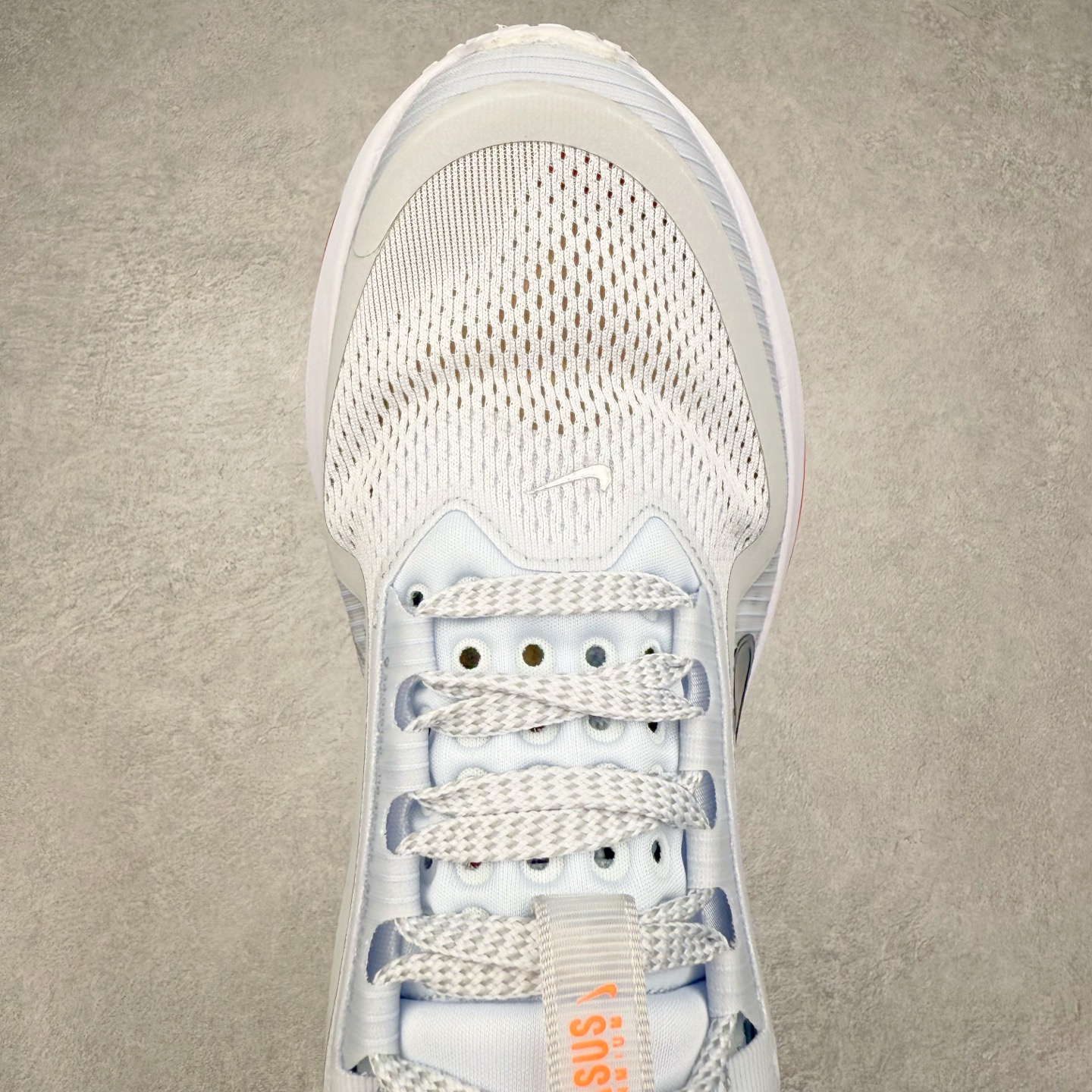 图片[4]-＃特价福利 NK Pegasus Premium 飞马全掌气垫跑步运动鞋 气垫的究极进化 NIKE2025新王炸 • 在特有Air科技加持下，耐克带来全新Pegasus Premium。这款跑鞋在传承耐克飞马（Pegasus）系列标志性的缓震功能的同时，将首次搭载耐克的塑型可视化Air Zoom气垫单元。• 塑型Air Zoom气垫单元贴合脚部的自然轮廓，帮助跑者在从后跟到脚趾的过渡中能够有效传递力量，带来一种前所未有的轻盈、顺畅回馈体验。中底采用ZoomX泡绵，后跟则使用ReactX泡绵，为跑者提供稳定流畅的推进感。• 塑型可视化Air Zoom气垫单元和精心配置的泡绵组合，让Pegasus Premium成为耐克飞马系列中颇具能量回馈的鞋款。• 全新Pegasus Premium不仅展示了耐克势头强劲的创新周期，证明了其特有的Air科技的强大实力，更体现了耐克倾听和服务运动员的能力。尺码：36 37.5 38 39 40 41 42 43 44 45-选品中心