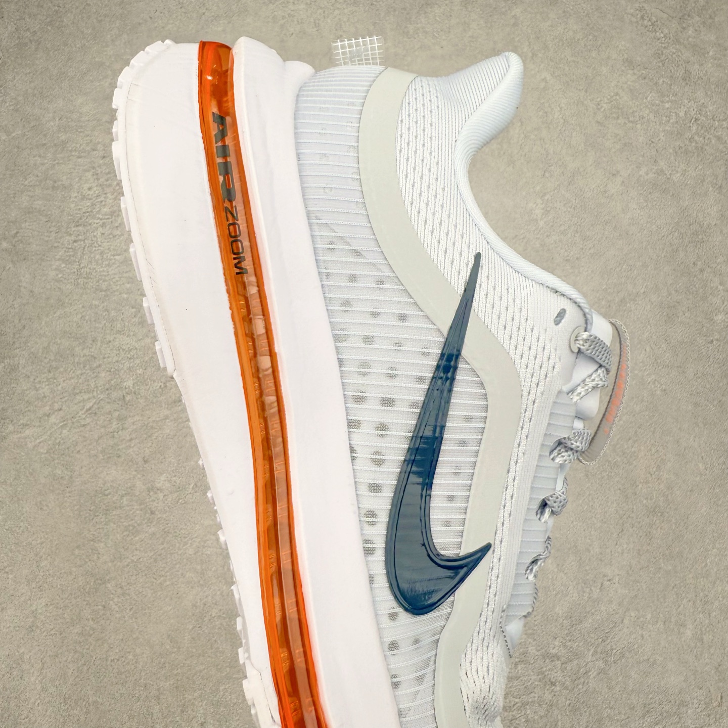 图片[6]-＃特价福利 NK Pegasus Premium 飞马全掌气垫跑步运动鞋 气垫的究极进化 NIKE2025新王炸 • 在特有Air科技加持下，耐克带来全新Pegasus Premium。这款跑鞋在传承耐克飞马（Pegasus）系列标志性的缓震功能的同时，将首次搭载耐克的塑型可视化Air Zoom气垫单元。• 塑型Air Zoom气垫单元贴合脚部的自然轮廓，帮助跑者在从后跟到脚趾的过渡中能够有效传递力量，带来一种前所未有的轻盈、顺畅回馈体验。中底采用ZoomX泡绵，后跟则使用ReactX泡绵，为跑者提供稳定流畅的推进感。• 塑型可视化Air Zoom气垫单元和精心配置的泡绵组合，让Pegasus Premium成为耐克飞马系列中颇具能量回馈的鞋款。• 全新Pegasus Premium不仅展示了耐克势头强劲的创新周期，证明了其特有的Air科技的强大实力，更体现了耐克倾听和服务运动员的能力。尺码：36 37.5 38 39 40 41 42 43 44 45-选品中心