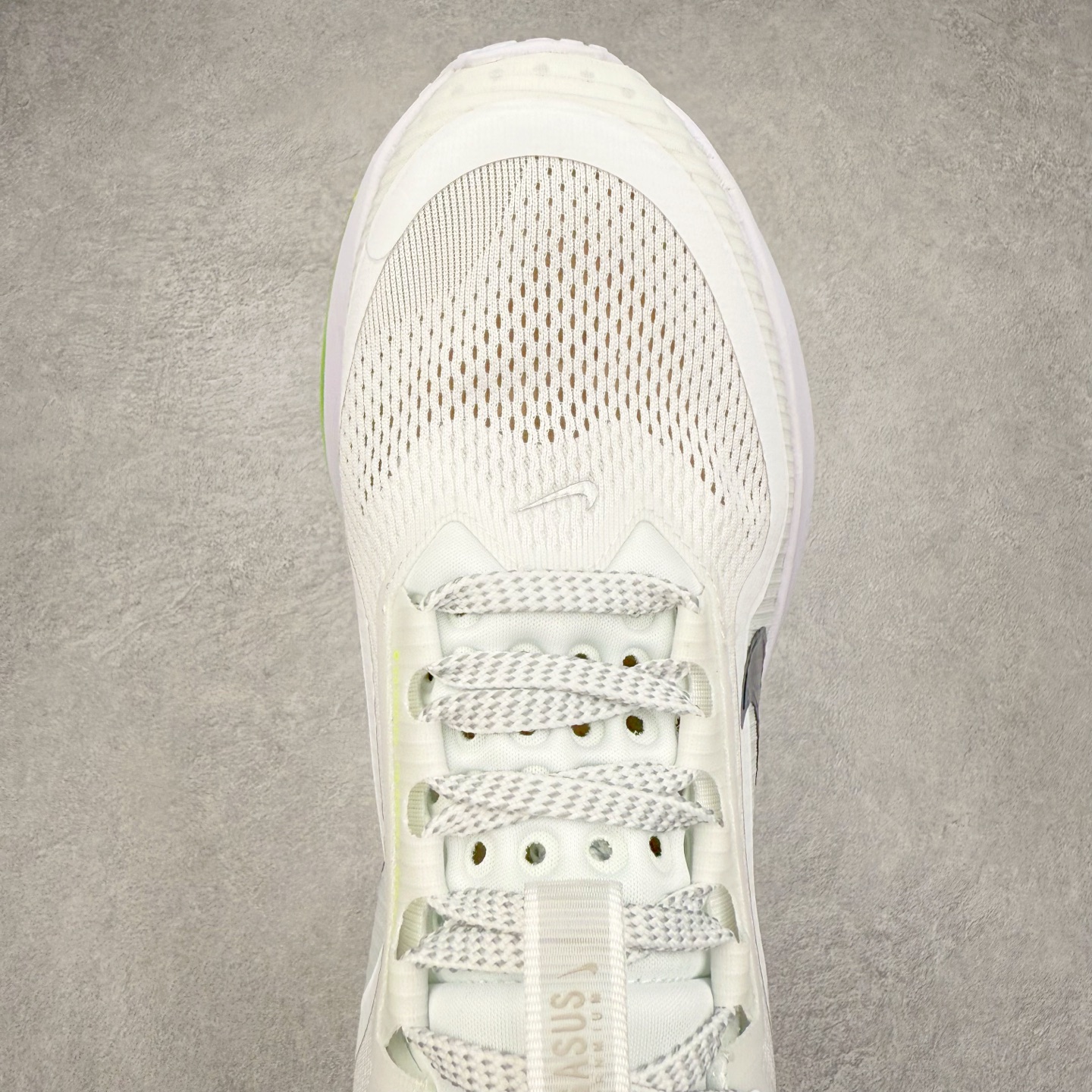 图片[4]-＃特价福利 NK Pegasus Premium 飞马全掌气垫跑步运动鞋 气垫的究极进化 NIKE2025新王炸 • 在特有Air科技加持下，耐克带来全新Pegasus Premium。这款跑鞋在传承耐克飞马（Pegasus）系列标志性的缓震功能的同时，将首次搭载耐克的塑型可视化Air Zoom气垫单元。• 塑型Air Zoom气垫单元贴合脚部的自然轮廓，帮助跑者在从后跟到脚趾的过渡中能够有效传递力量，带来一种前所未有的轻盈、顺畅回馈体验。中底采用ZoomX泡绵，后跟则使用ReactX泡绵，为跑者提供稳定流畅的推进感。• 塑型可视化Air Zoom气垫单元和精心配置的泡绵组合，让Pegasus Premium成为耐克飞马系列中颇具能量回馈的鞋款。• 全新Pegasus Premium不仅展示了耐克势头强劲的创新周期，证明了其特有的Air科技的强大实力，更体现了耐克倾听和服务运动员的能力。尺码：36 37.5 38 39 40 41 42 43 44 45-选品中心